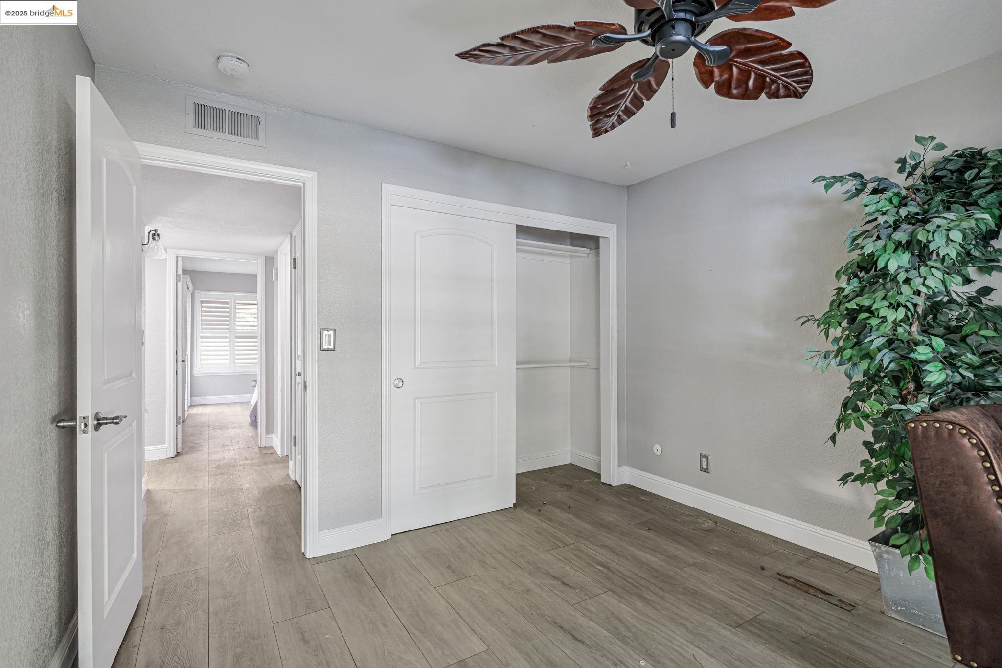 1866 Venetian Dr