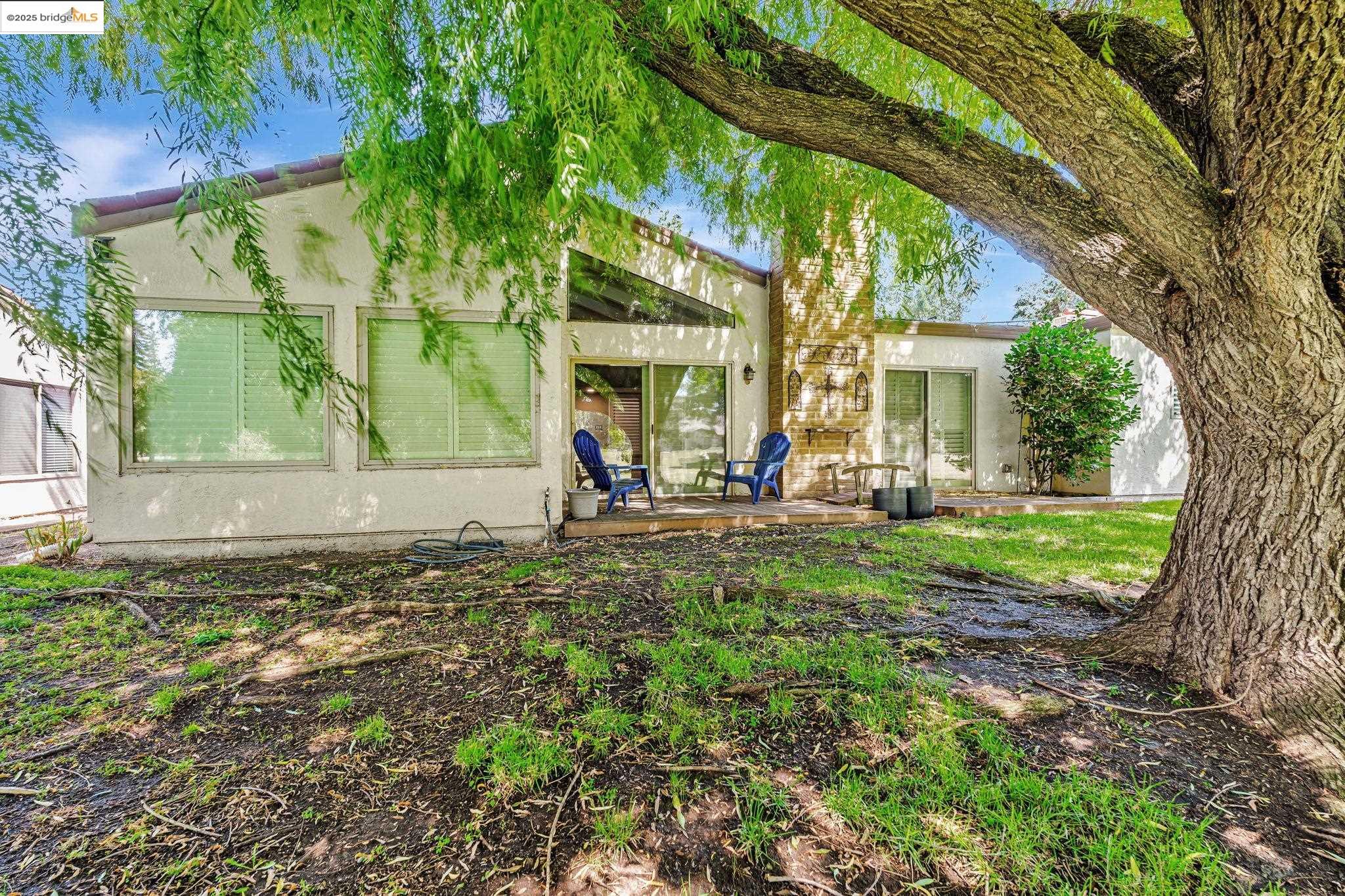 1866 Venetian Dr