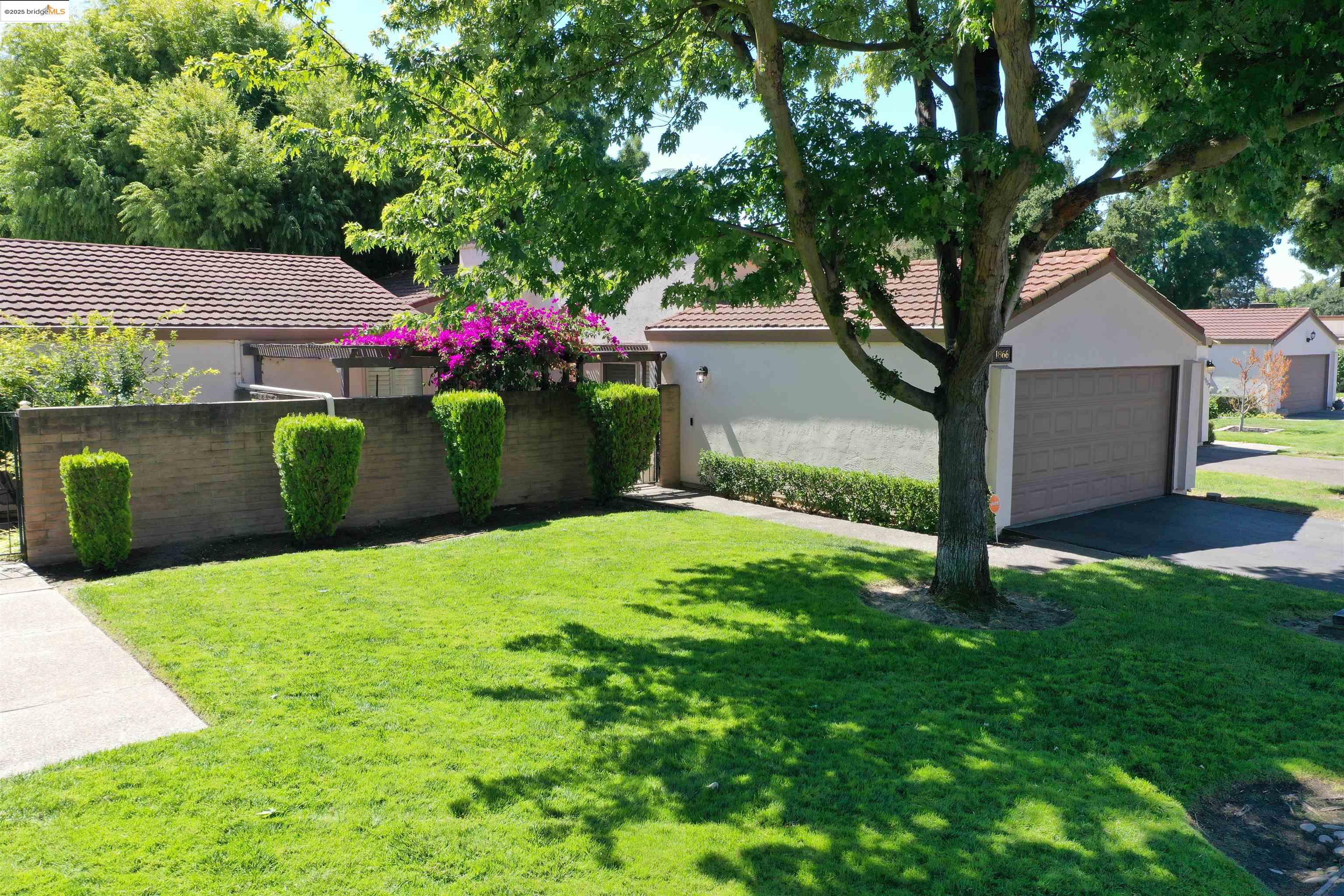 1866 Venetian Dr
