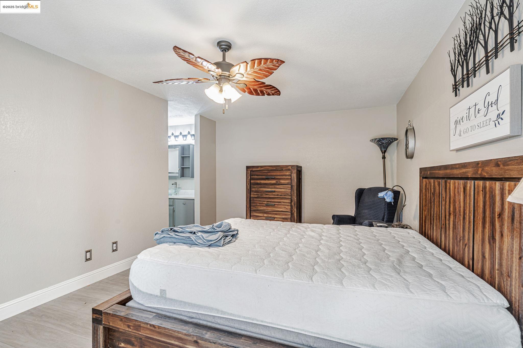 1866 Venetian Dr