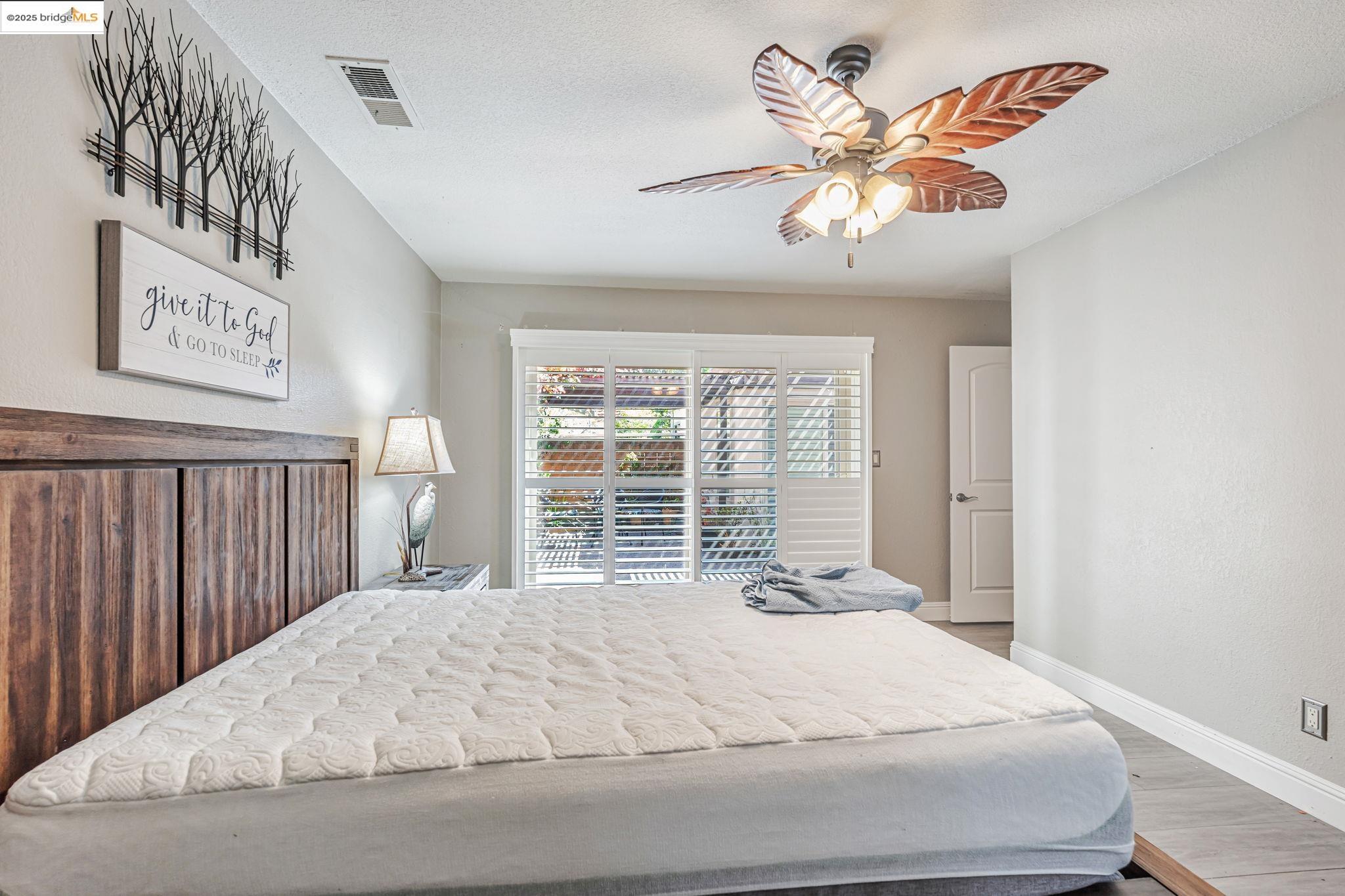 1866 Venetian Dr