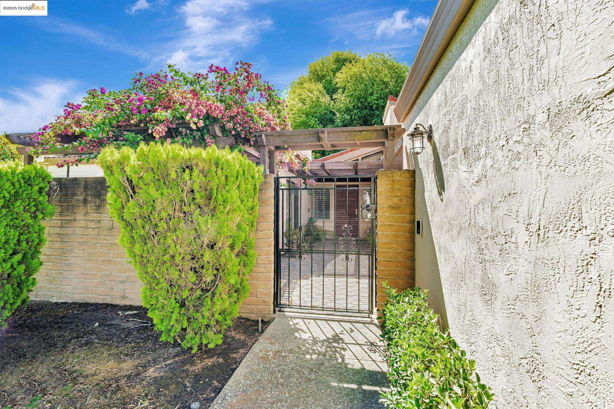 1866 Venetian Dr