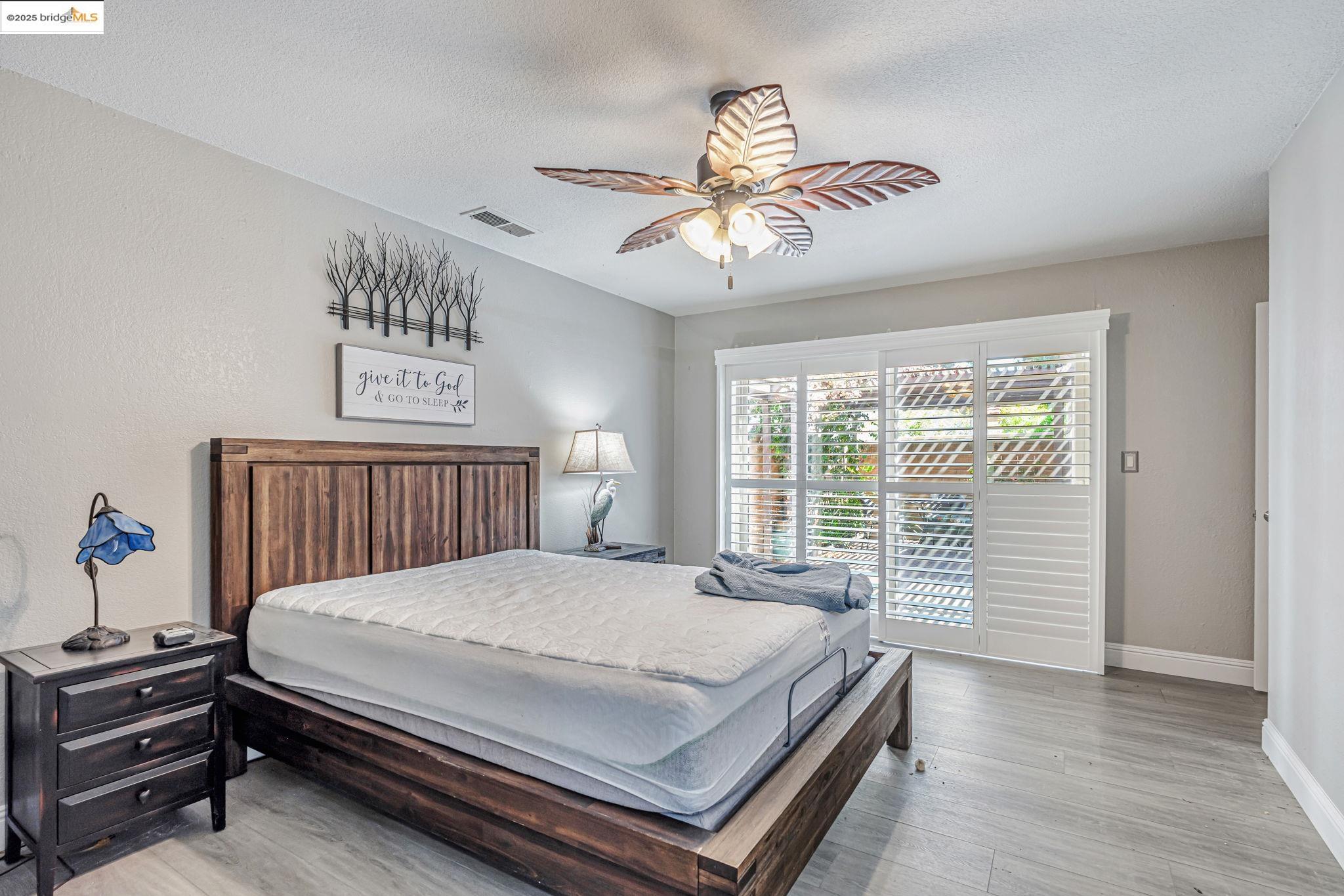 1866 Venetian Dr