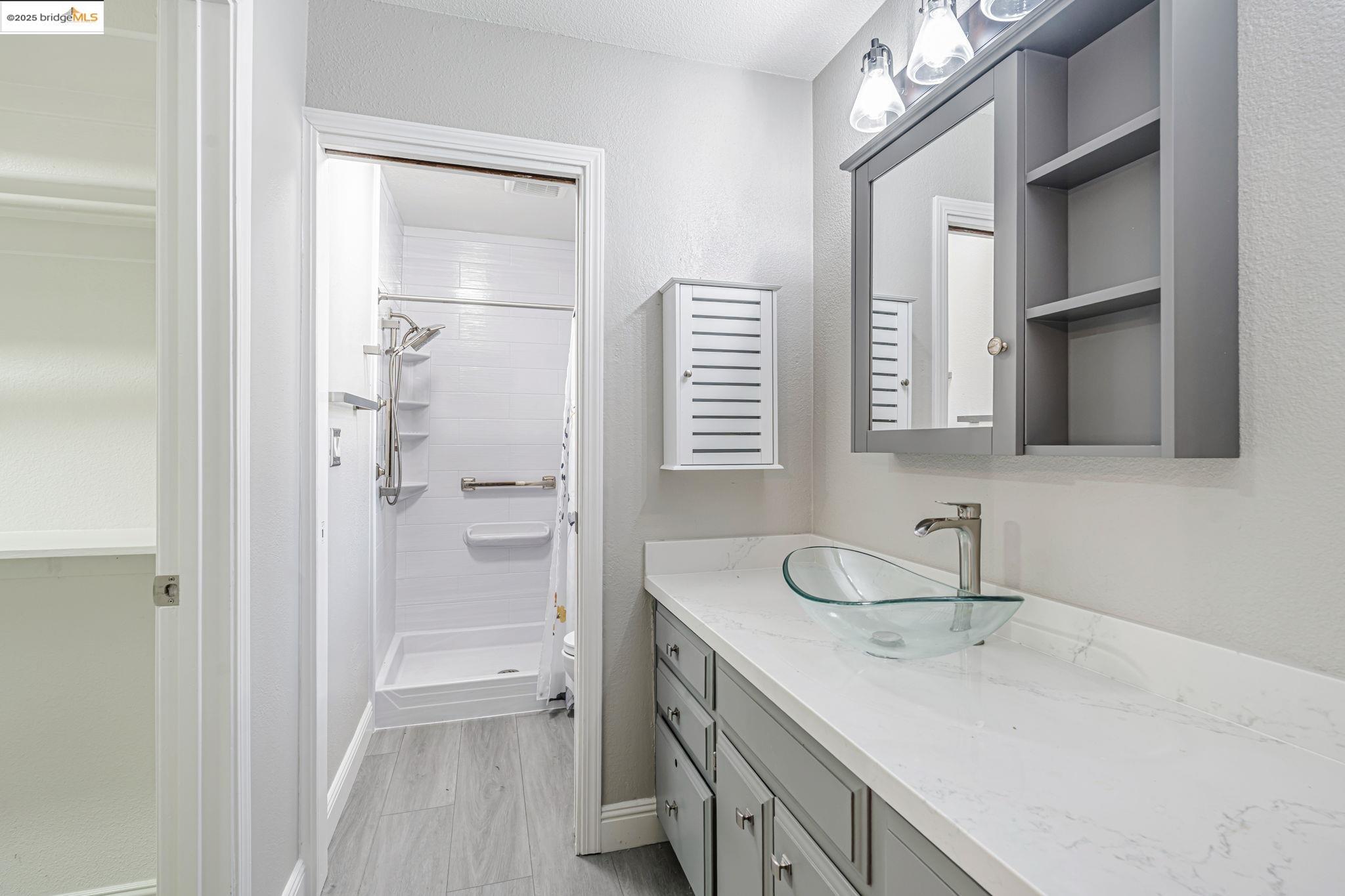 1866 Venetian Dr