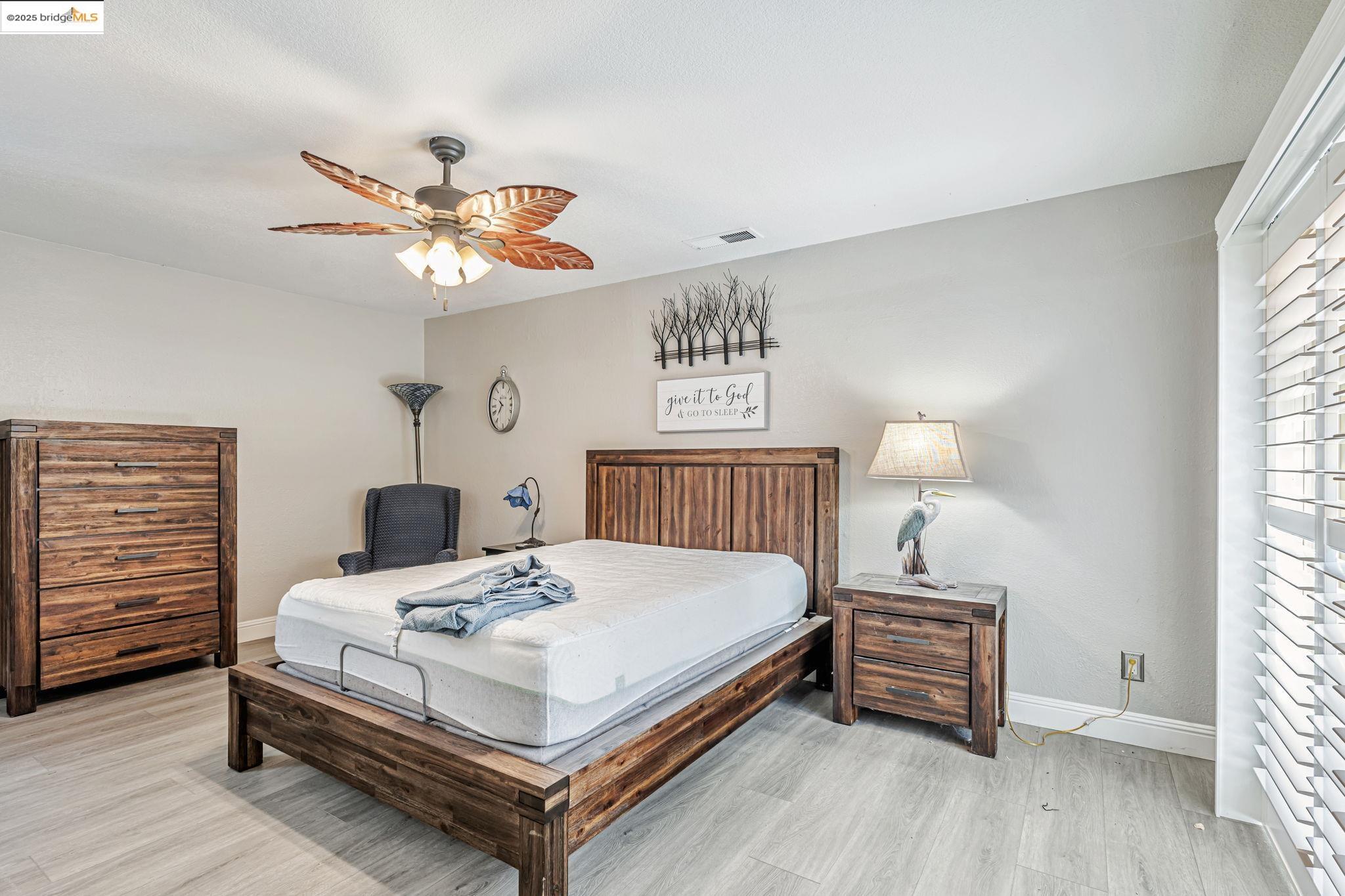 1866 Venetian Dr