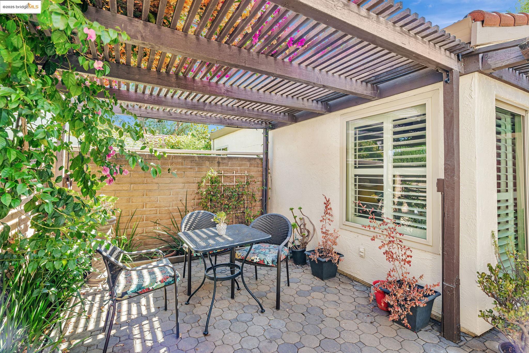 1866 Venetian Dr