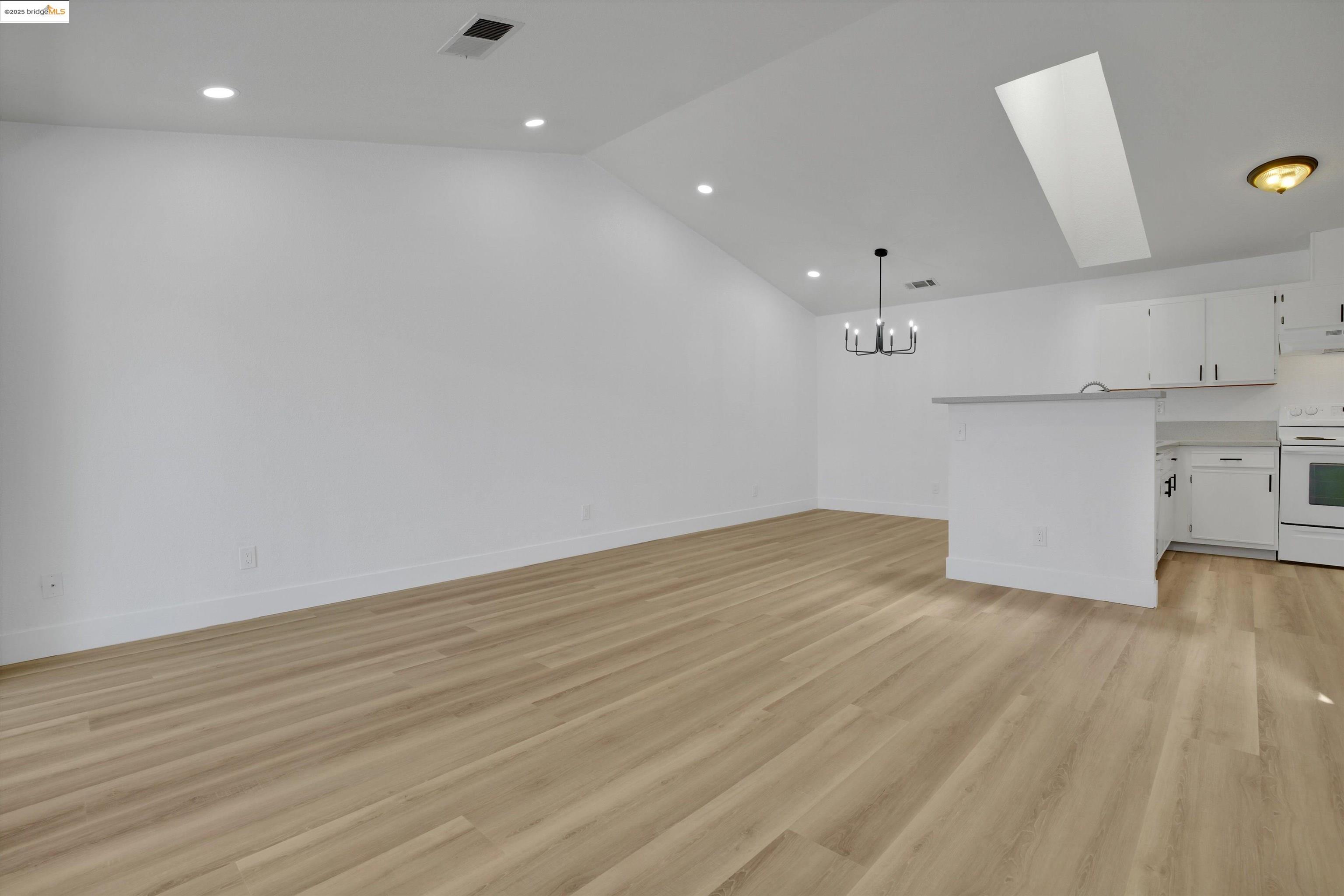 835 Villa Ter