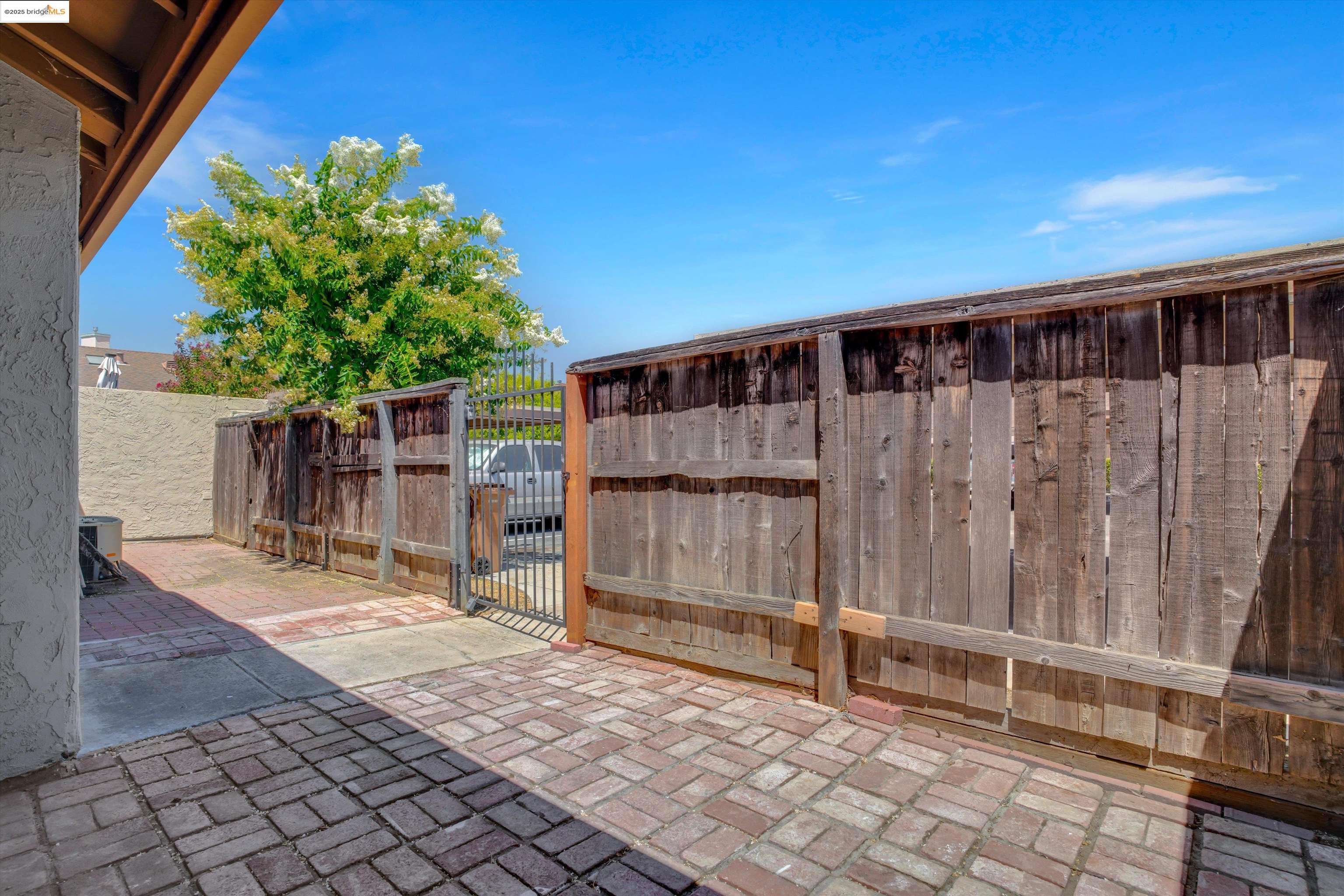 835 Villa Ter