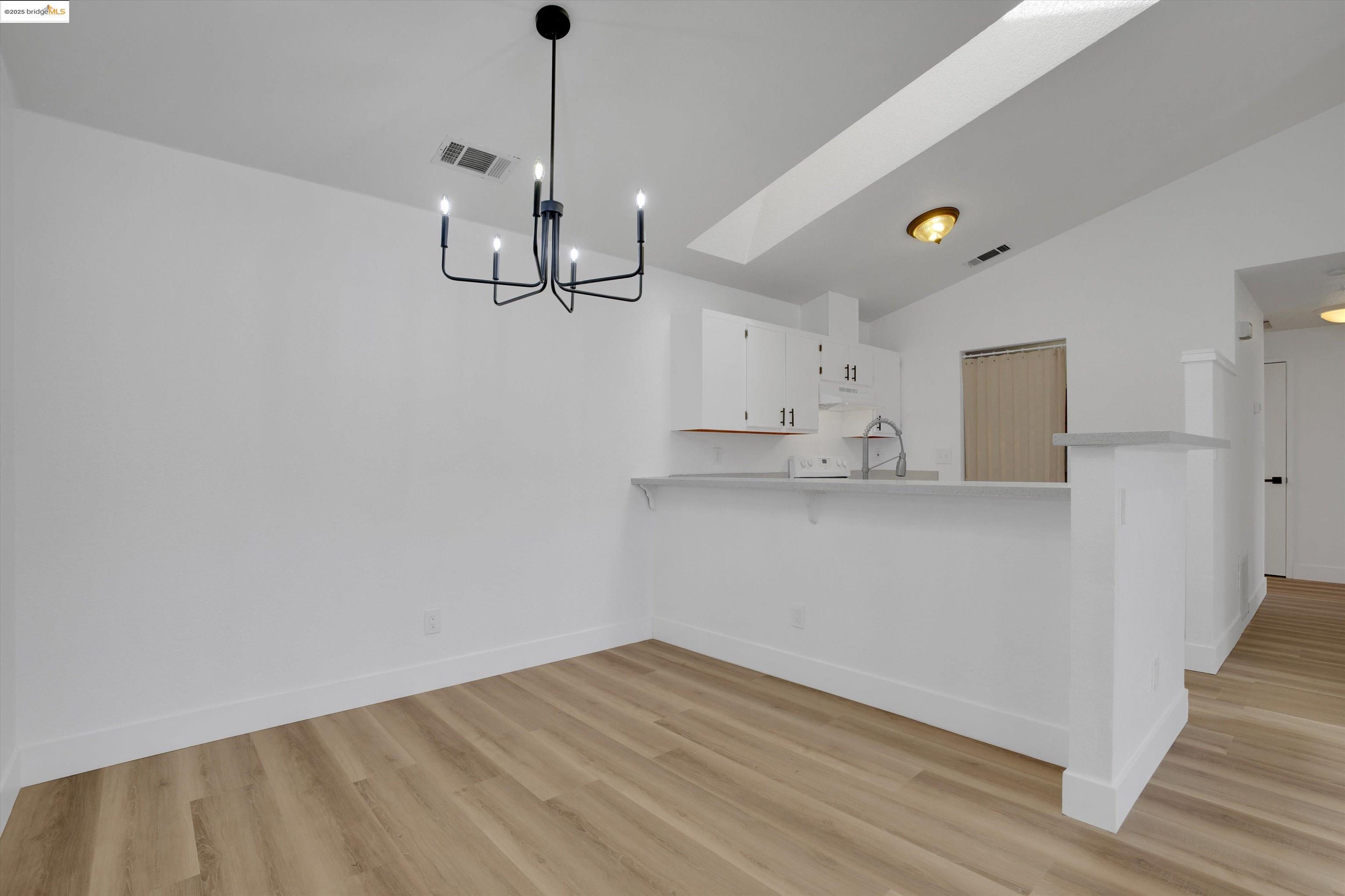 835 Villa Ter