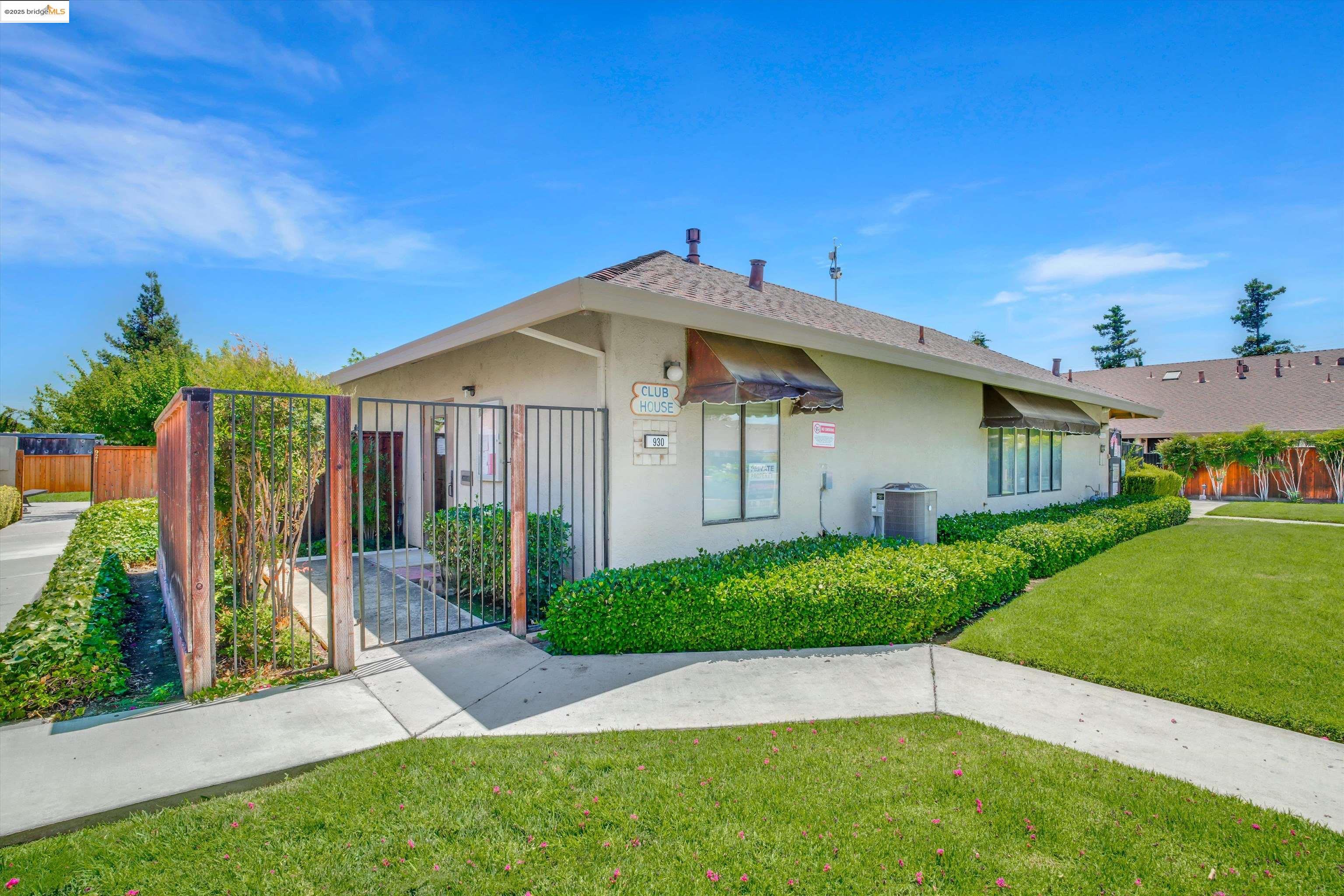 835 Villa Ter