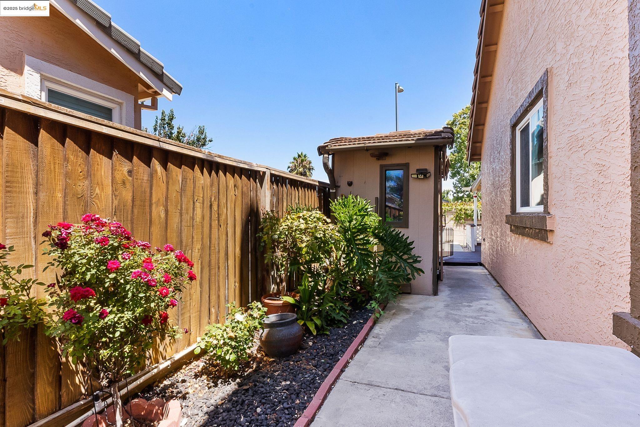 700 Crossridge Ct