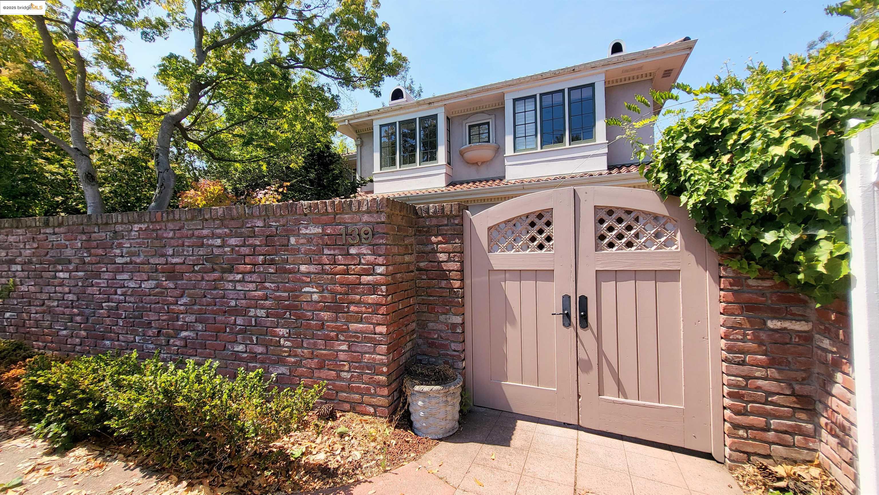 139 Woodland Way