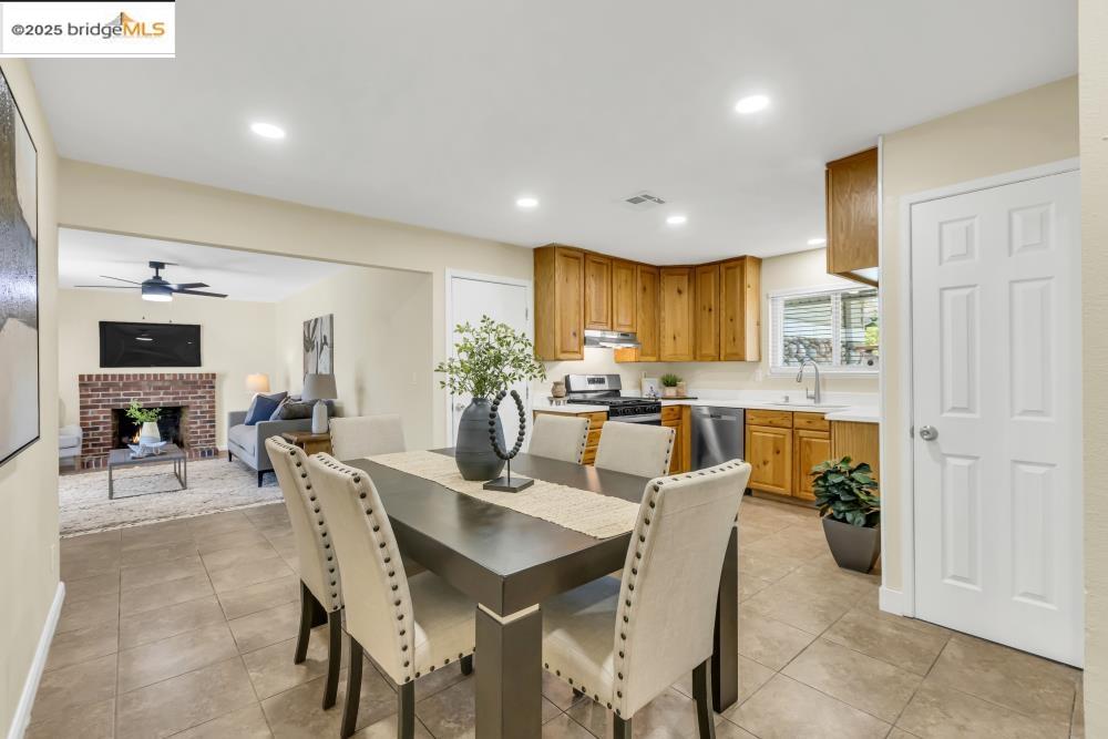 9024 Drury Ct