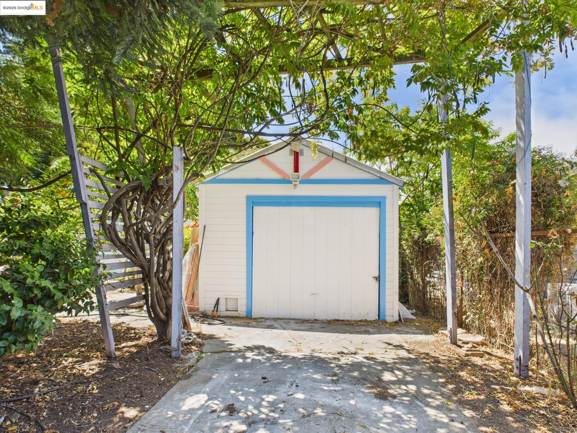 1545 Mariposa St
