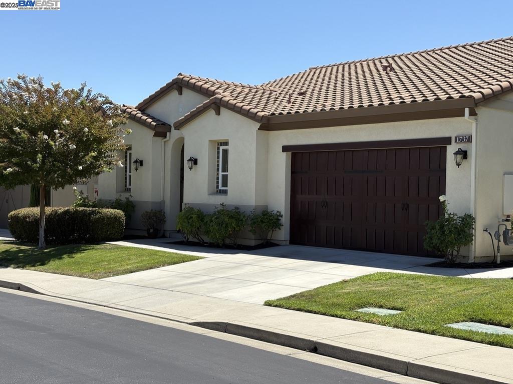 1737 Chardonnay Ln