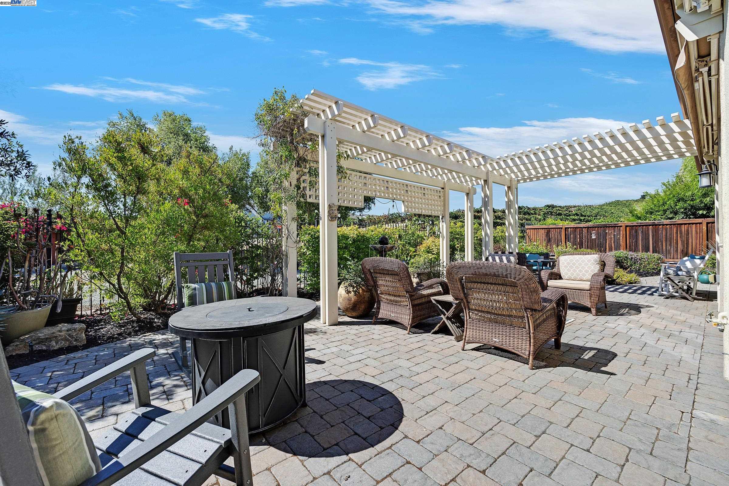 1737 Chardonnay Ln