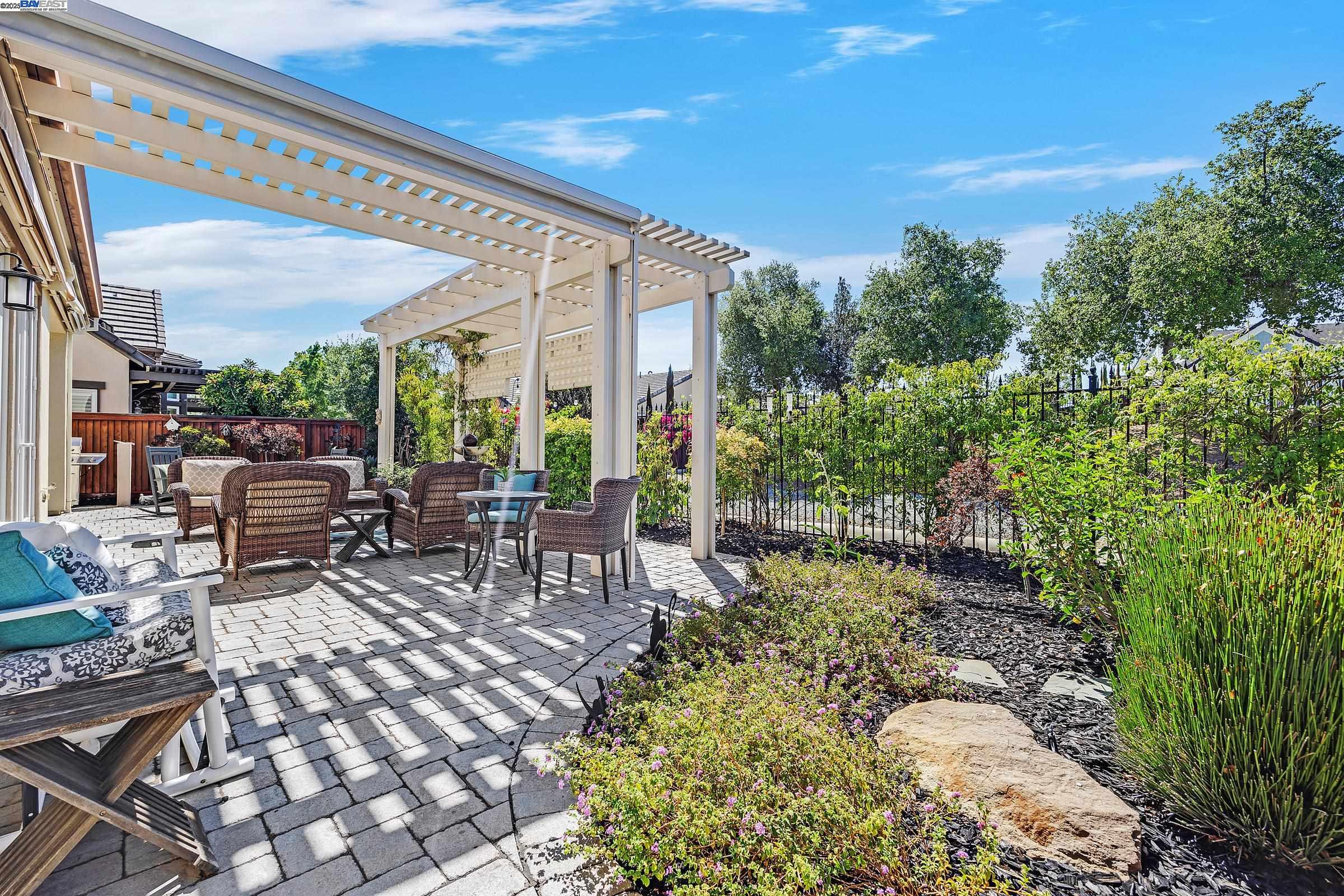 1737 Chardonnay Ln