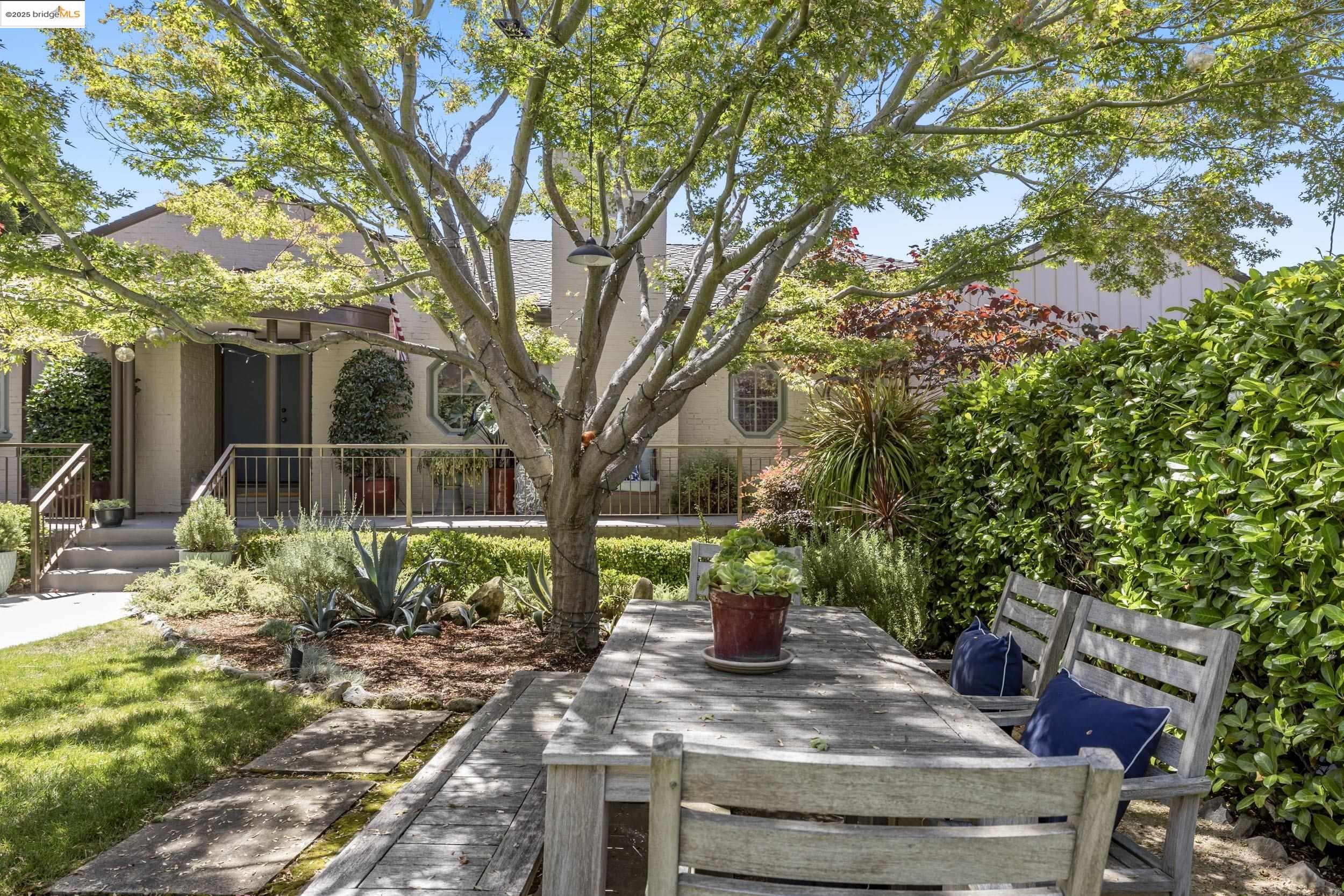 1971 Hoover Ave