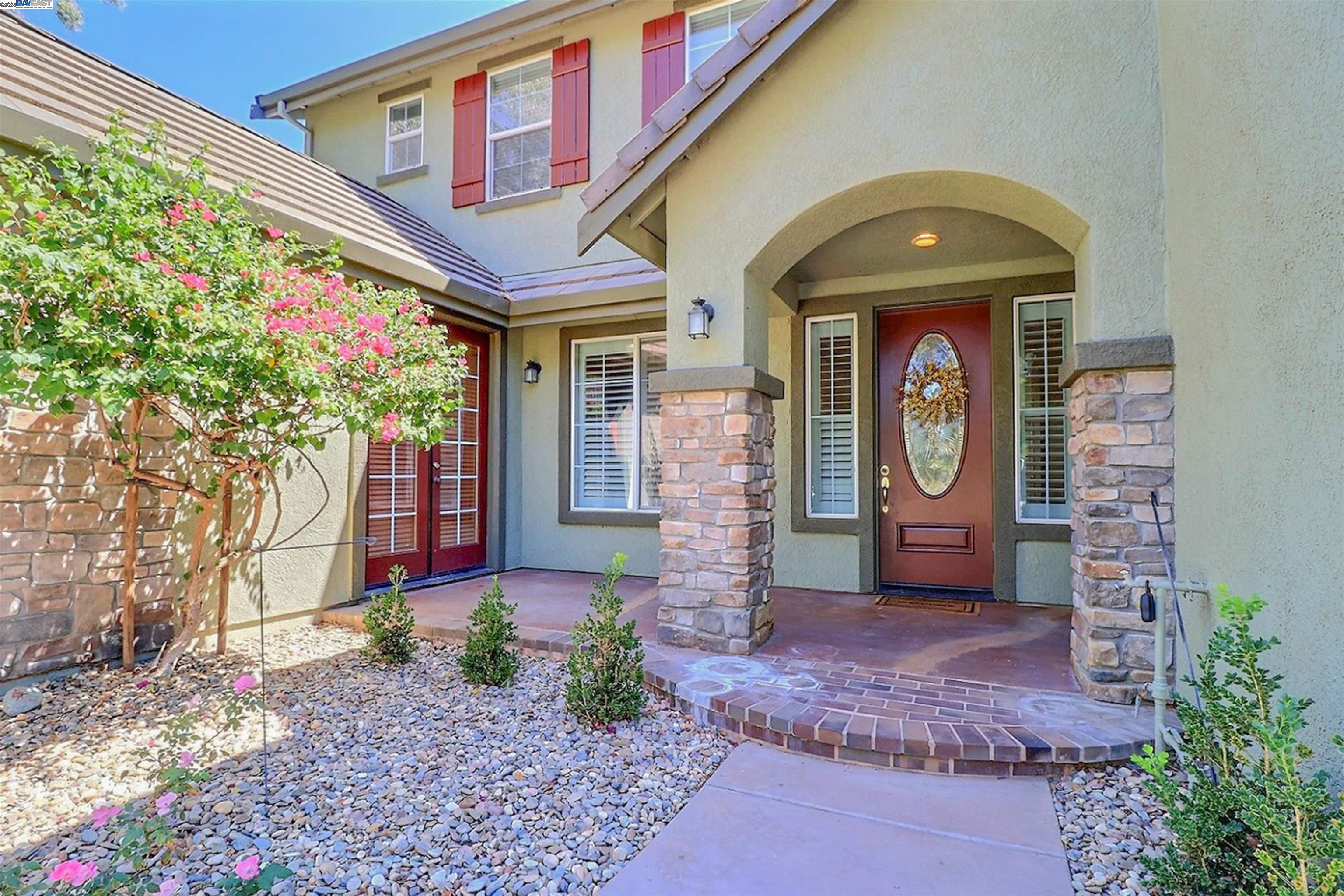 531 Half Moon Ct