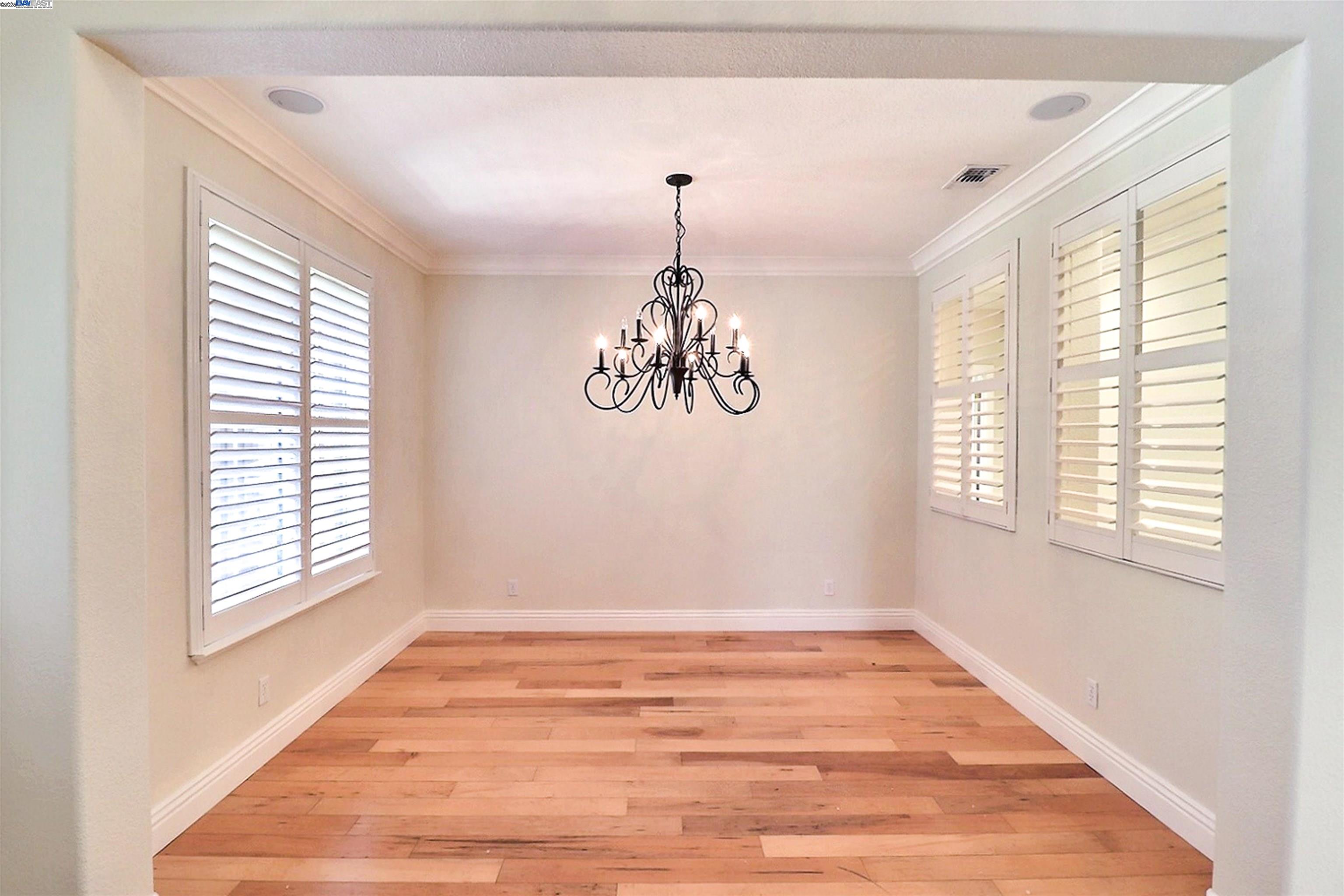531 Half Moon Ct