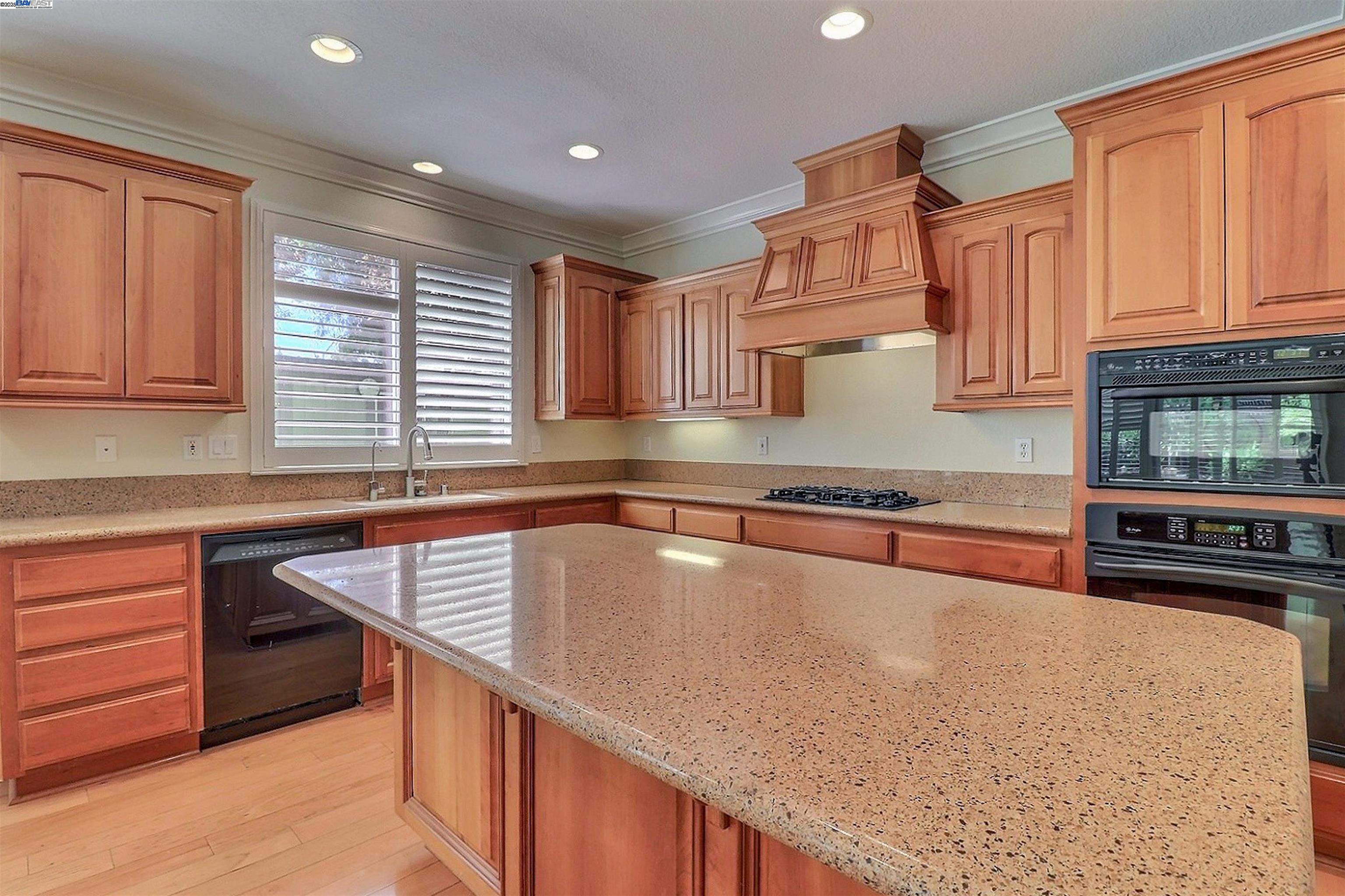 531 Half Moon Ct