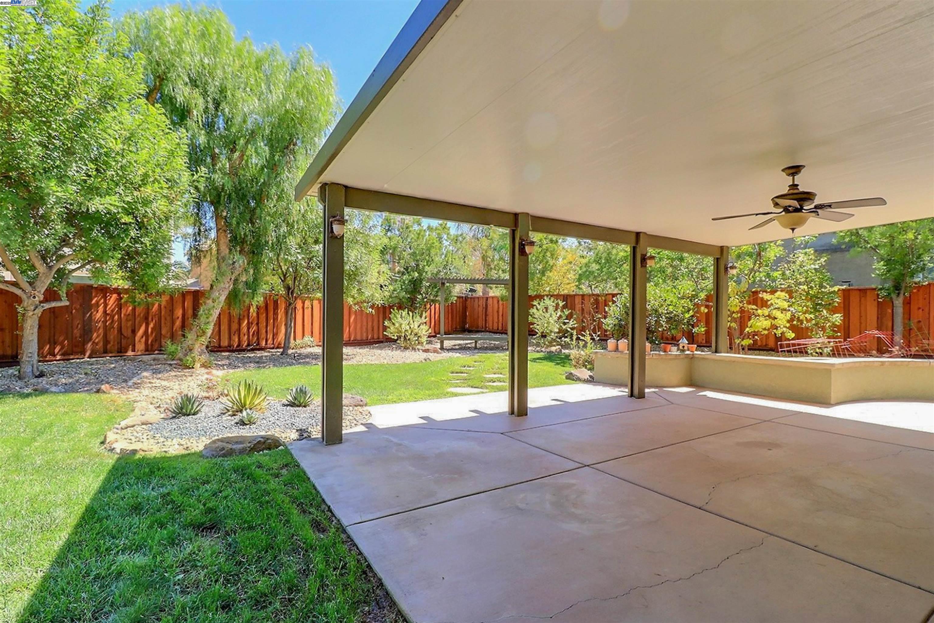 531 Half Moon Ct