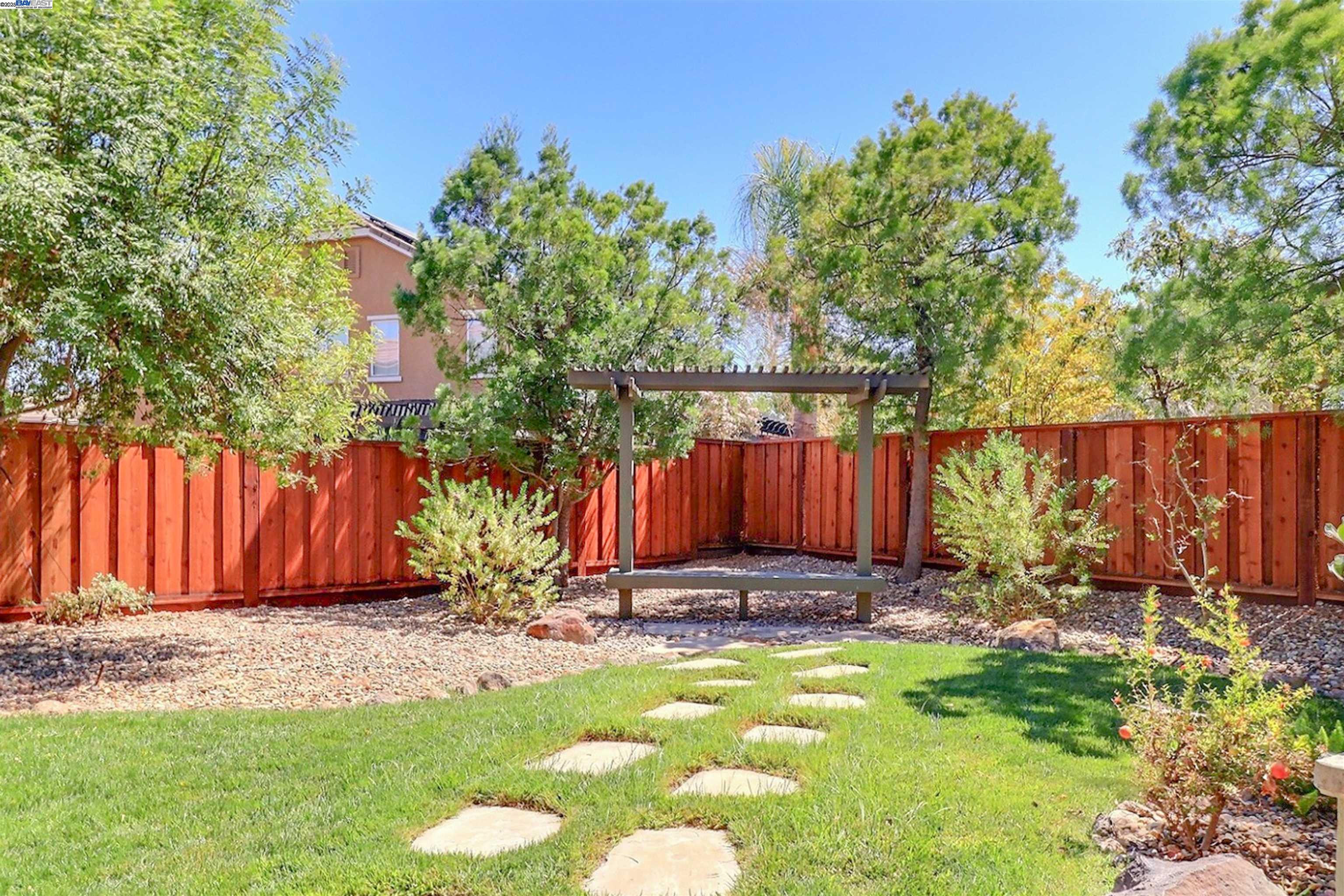 531 Half Moon Ct