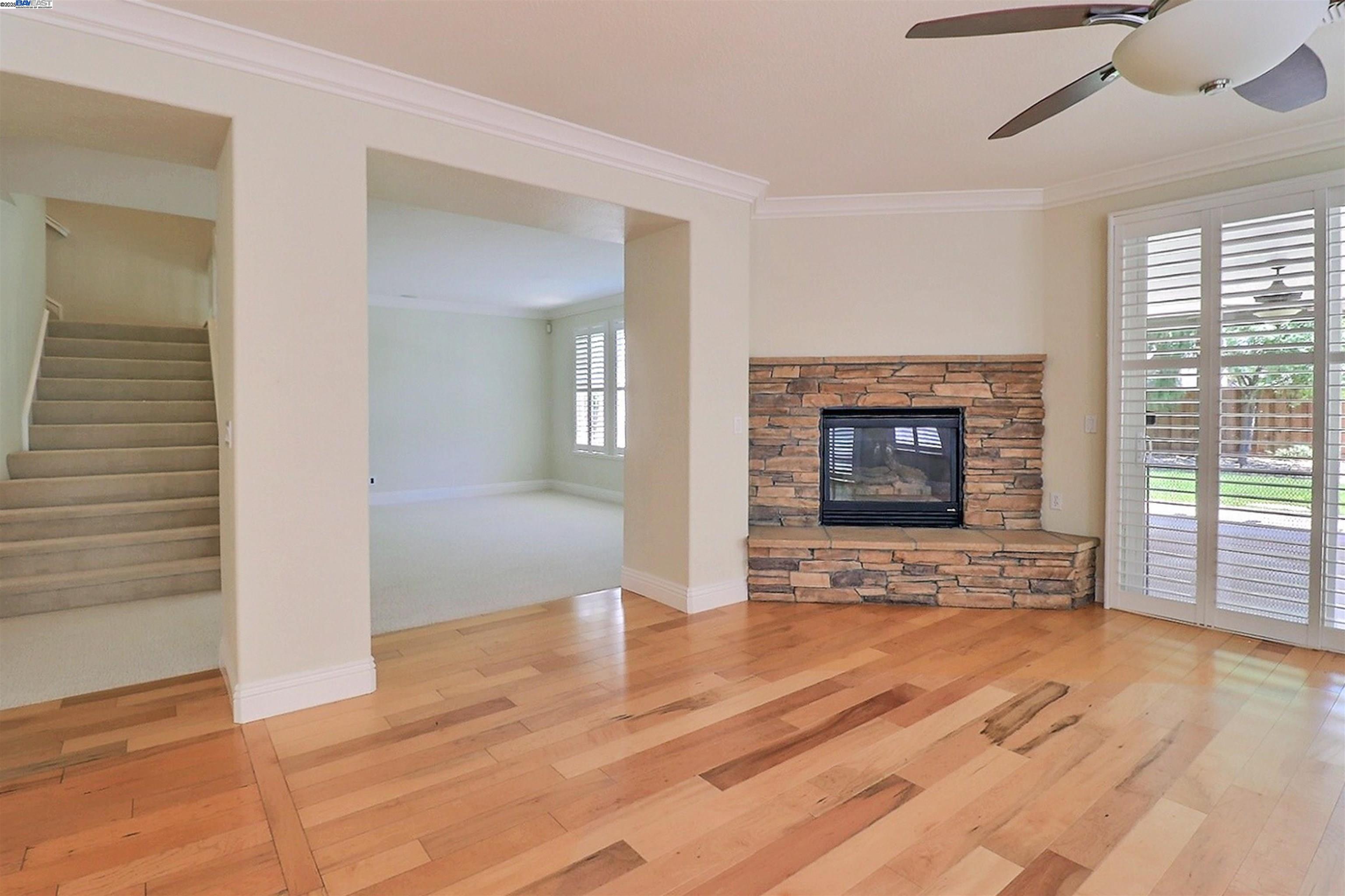 531 Half Moon Ct