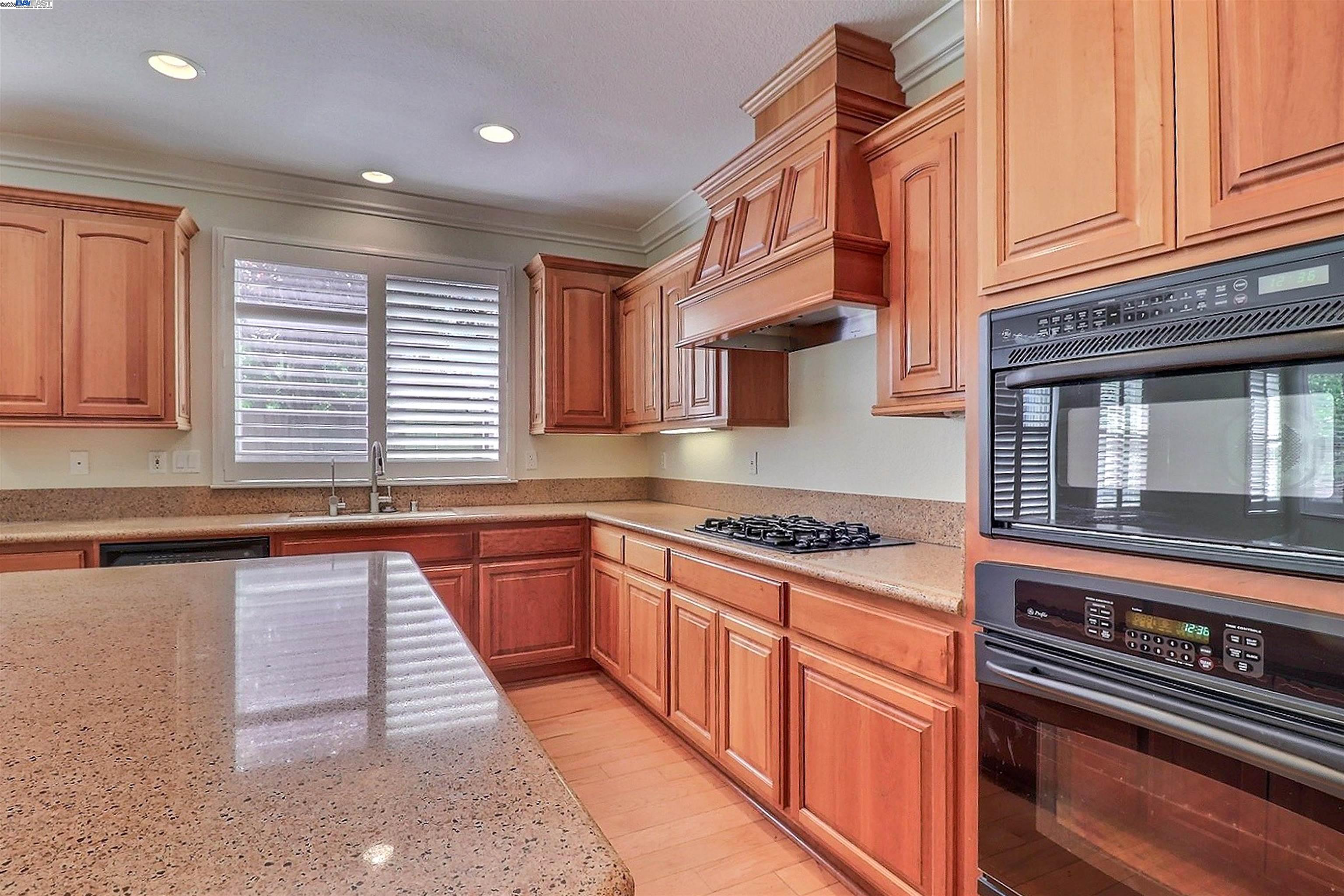 531 Half Moon Ct