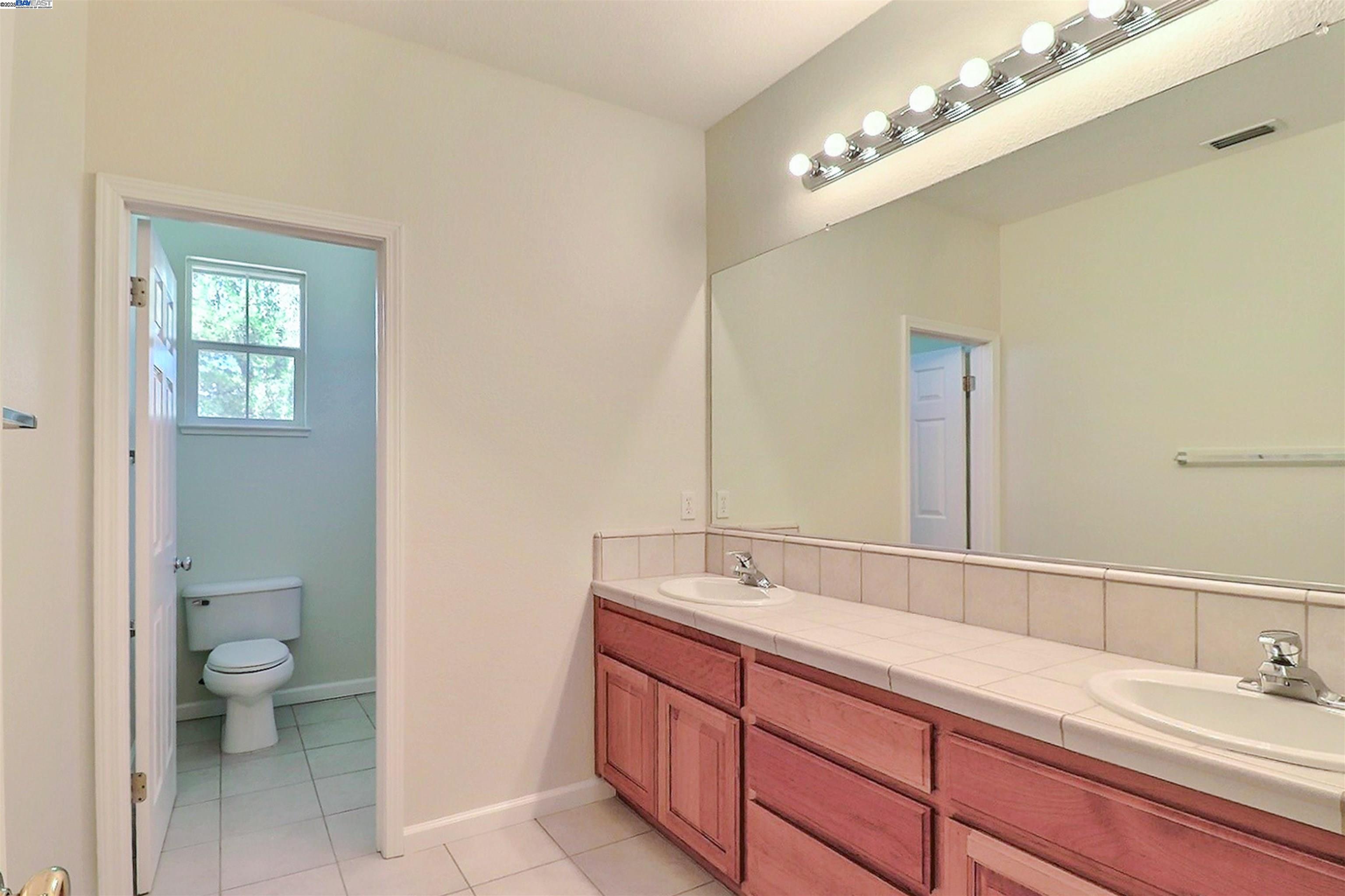 531 Half Moon Ct