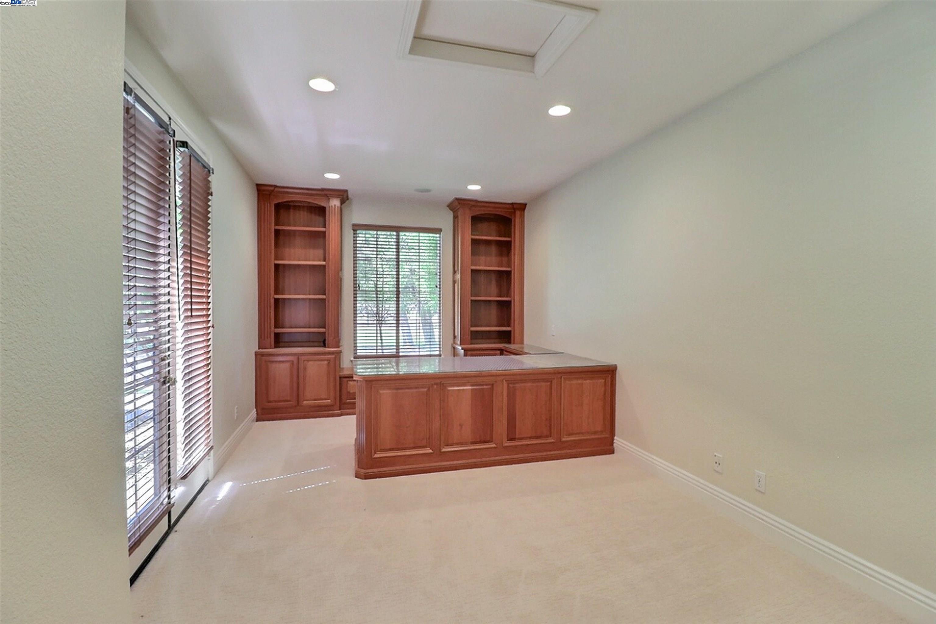 531 Half Moon Ct