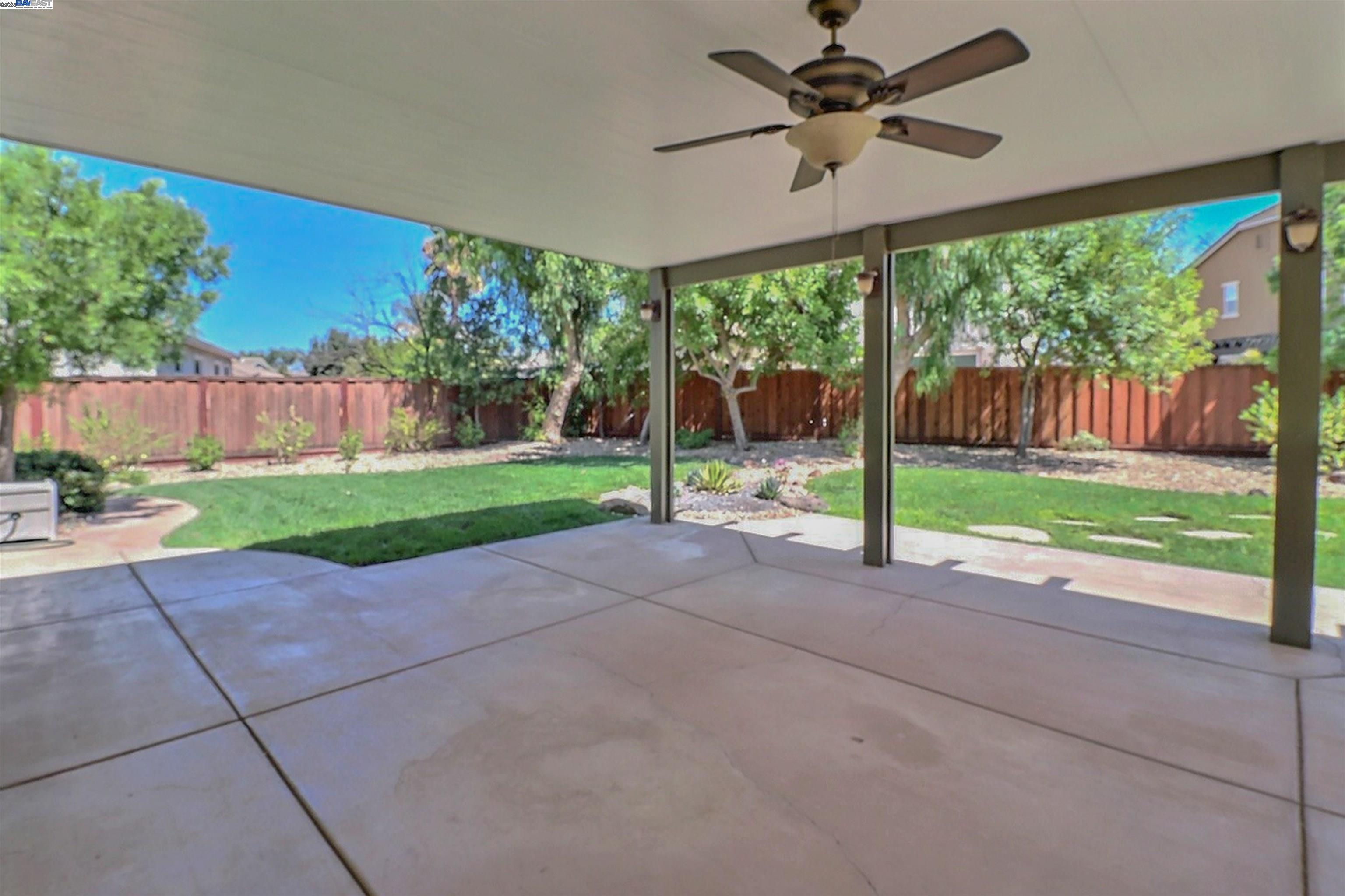 531 Half Moon Ct
