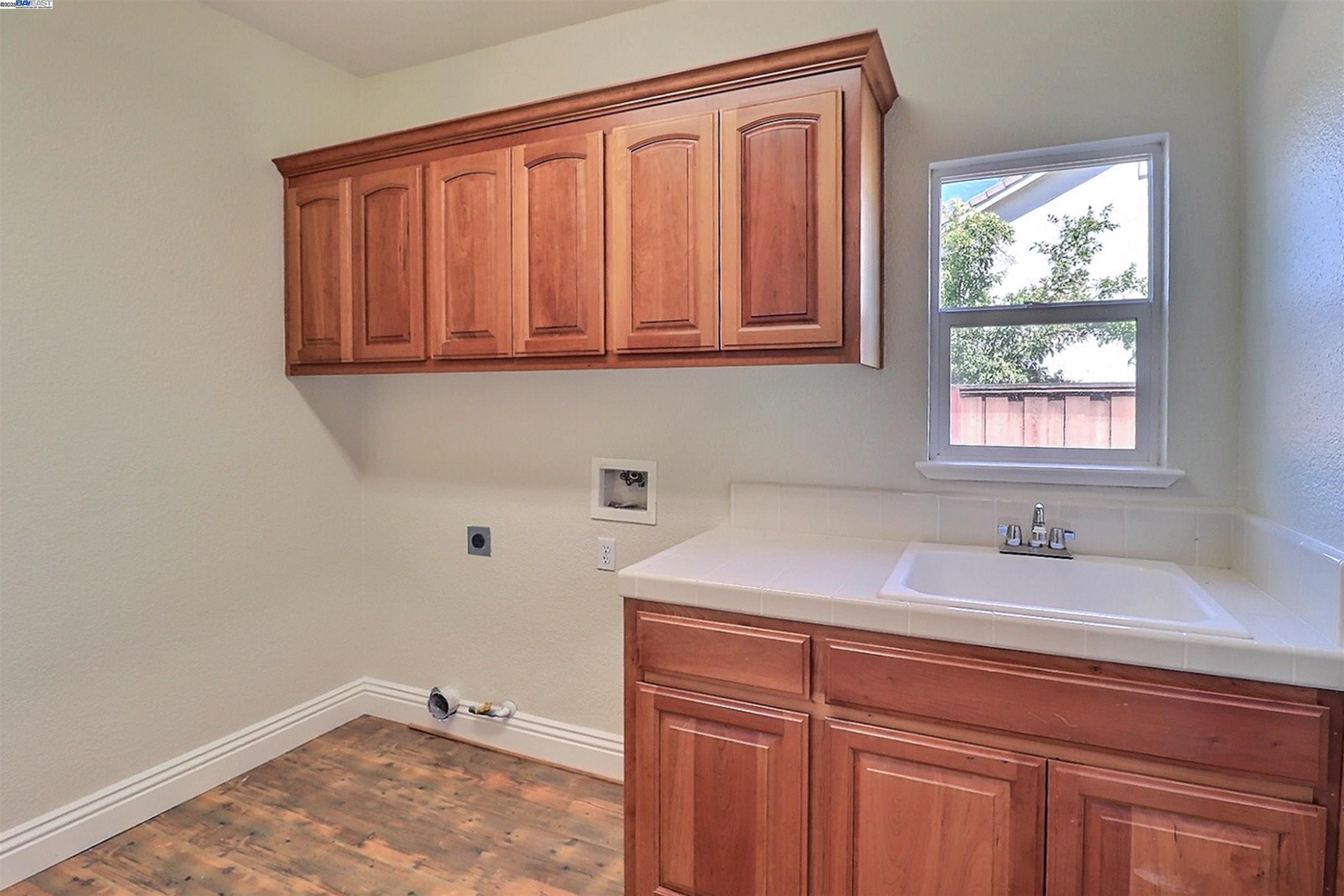 531 Half Moon Ct