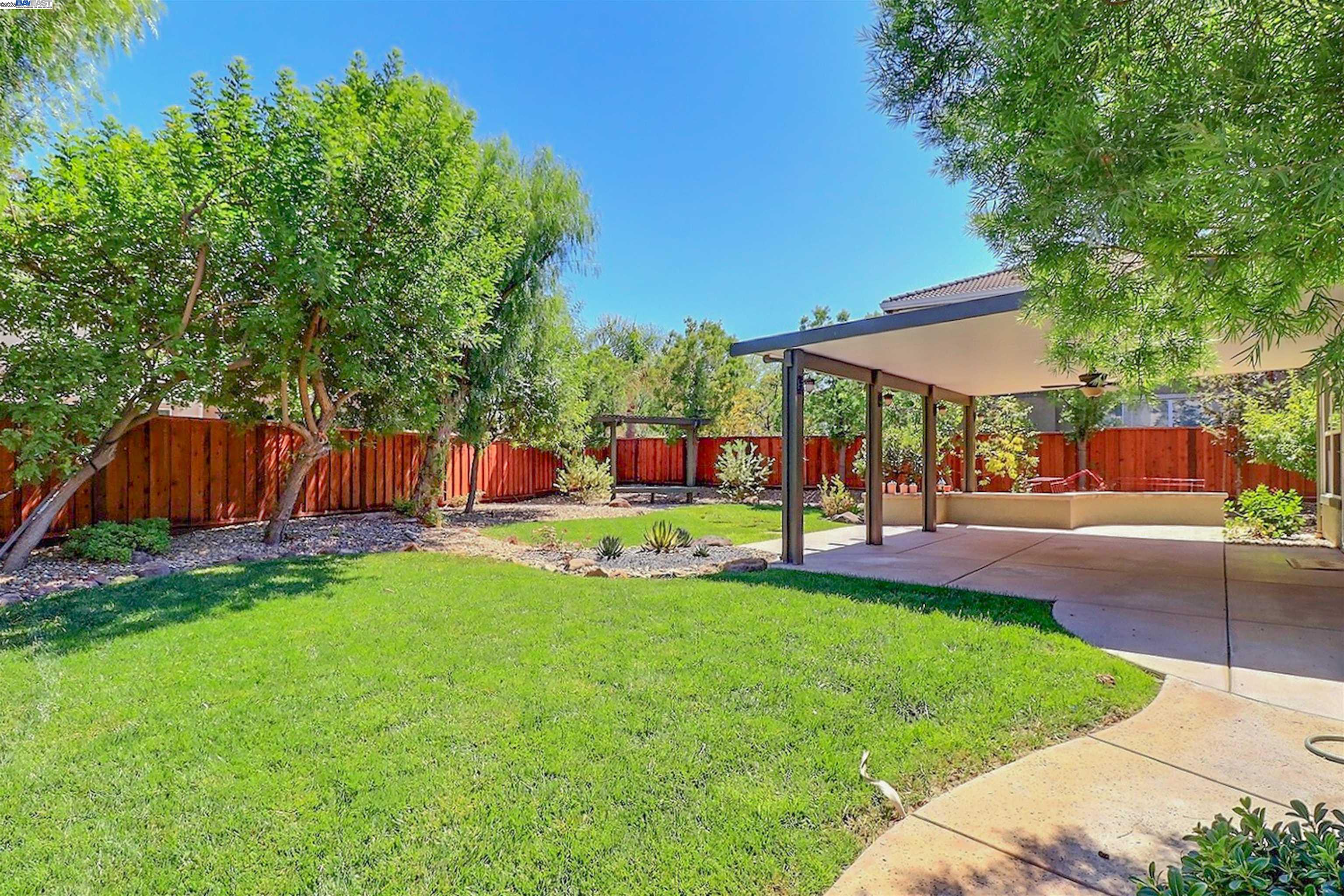 531 Half Moon Ct