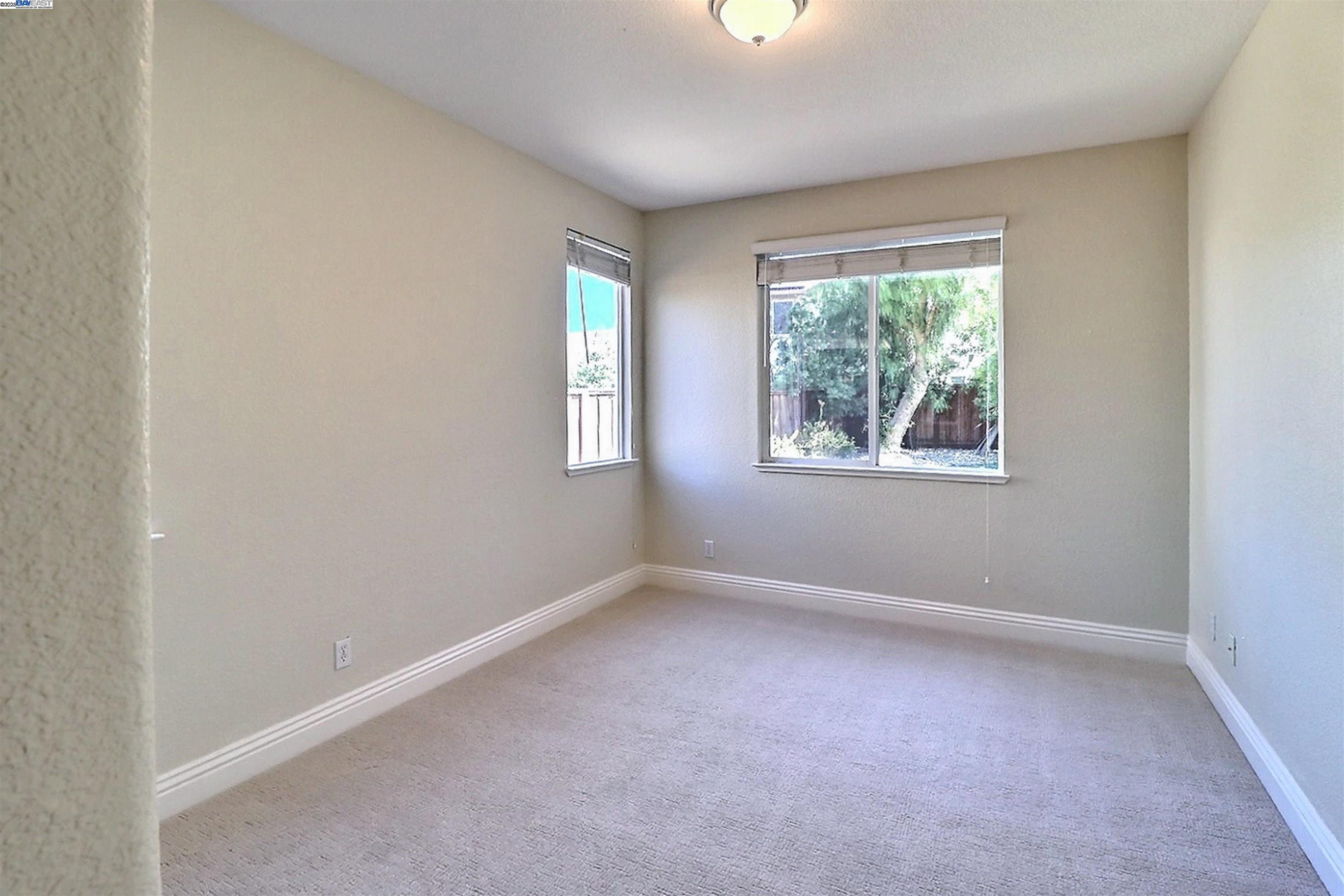 531 Half Moon Ct