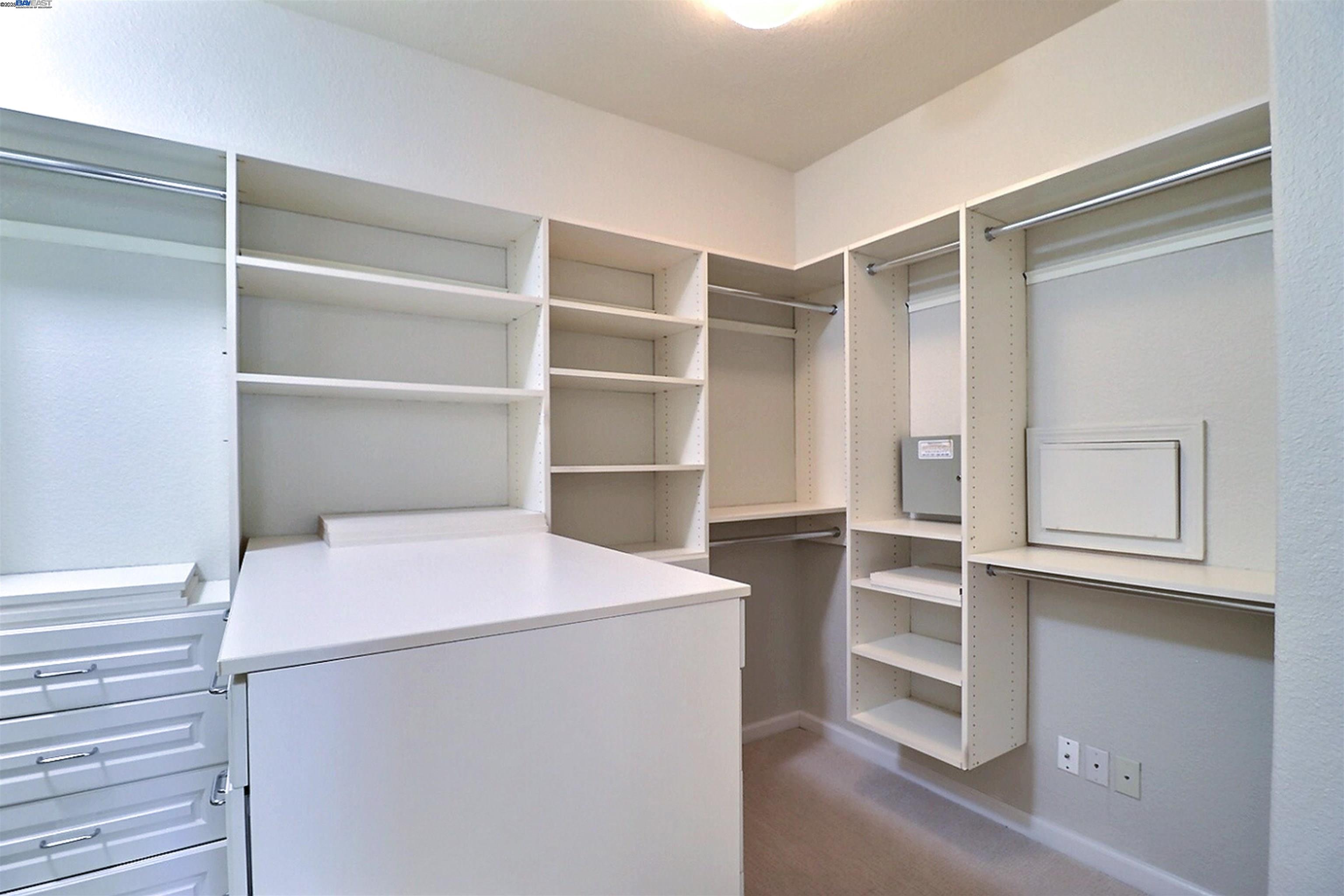 531 Half Moon Ct