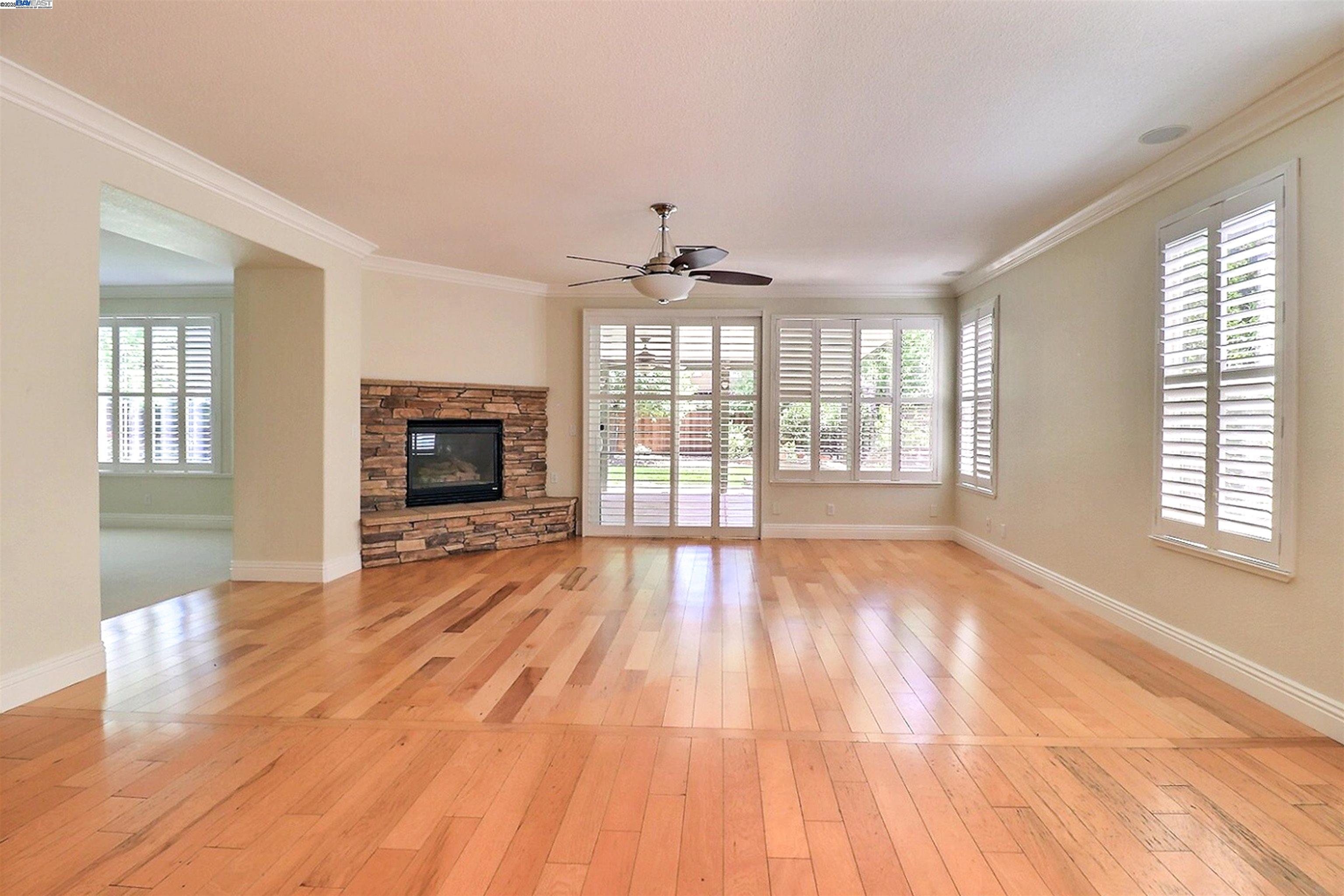 531 Half Moon Ct