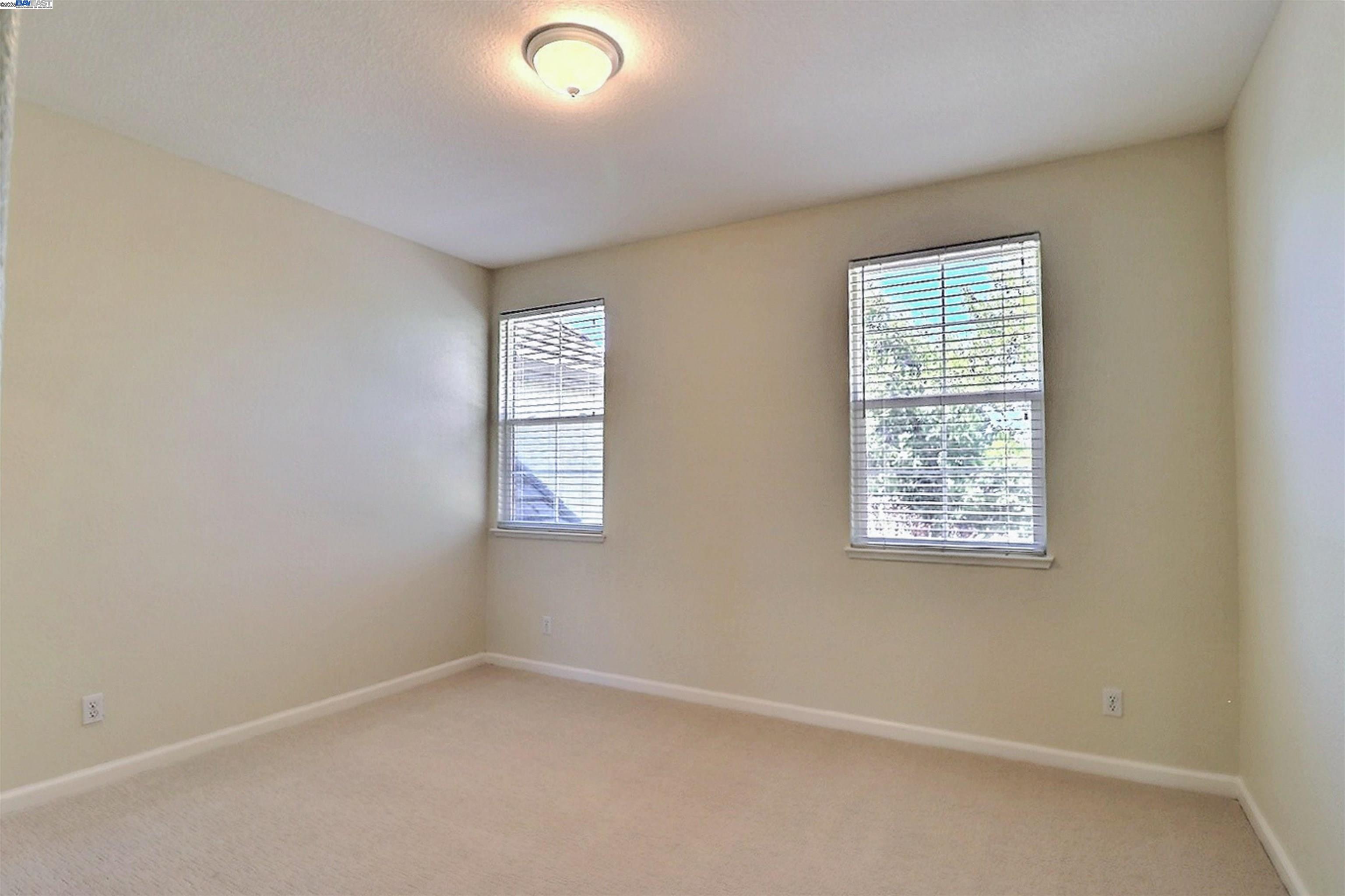 531 Half Moon Ct