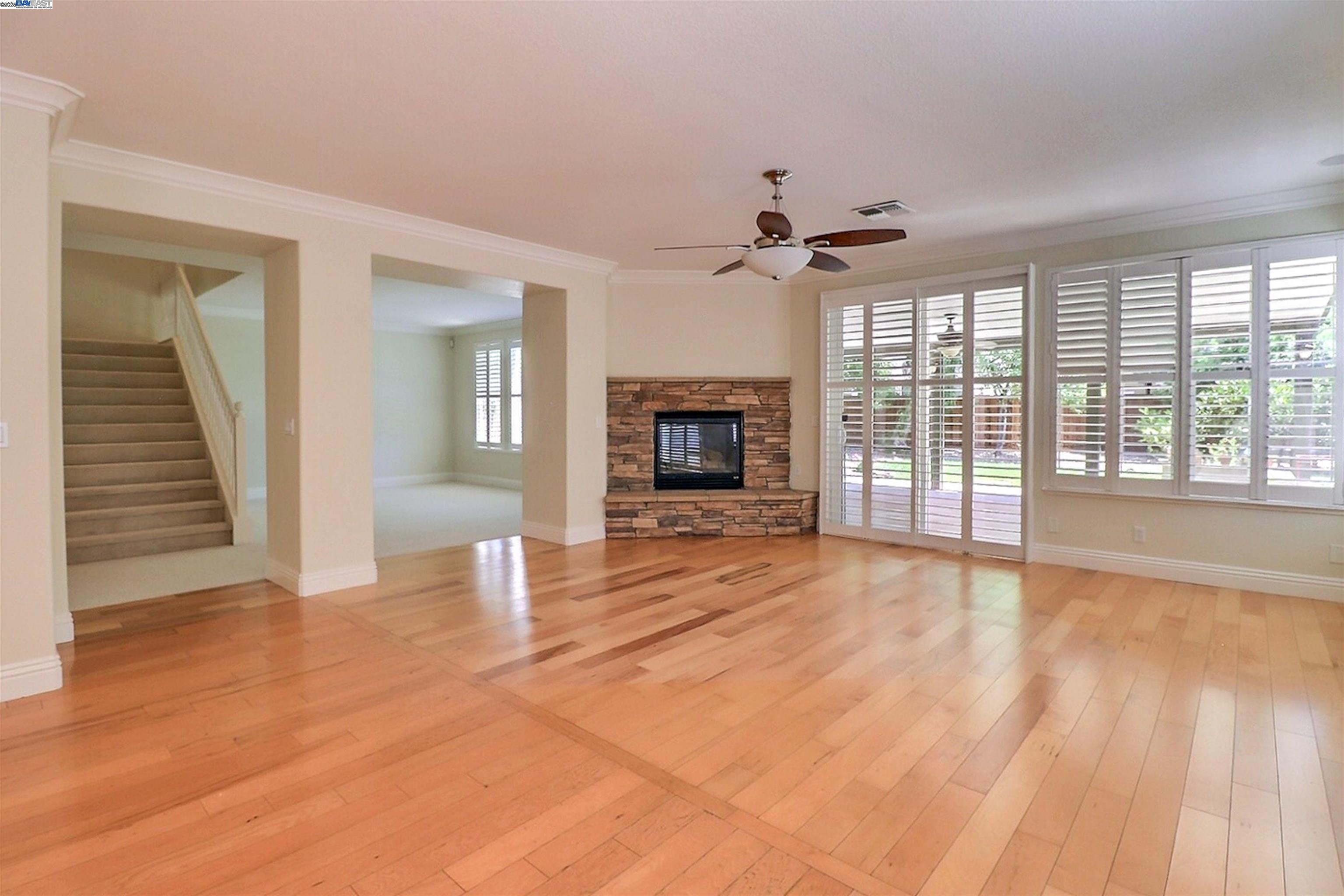 531 Half Moon Ct