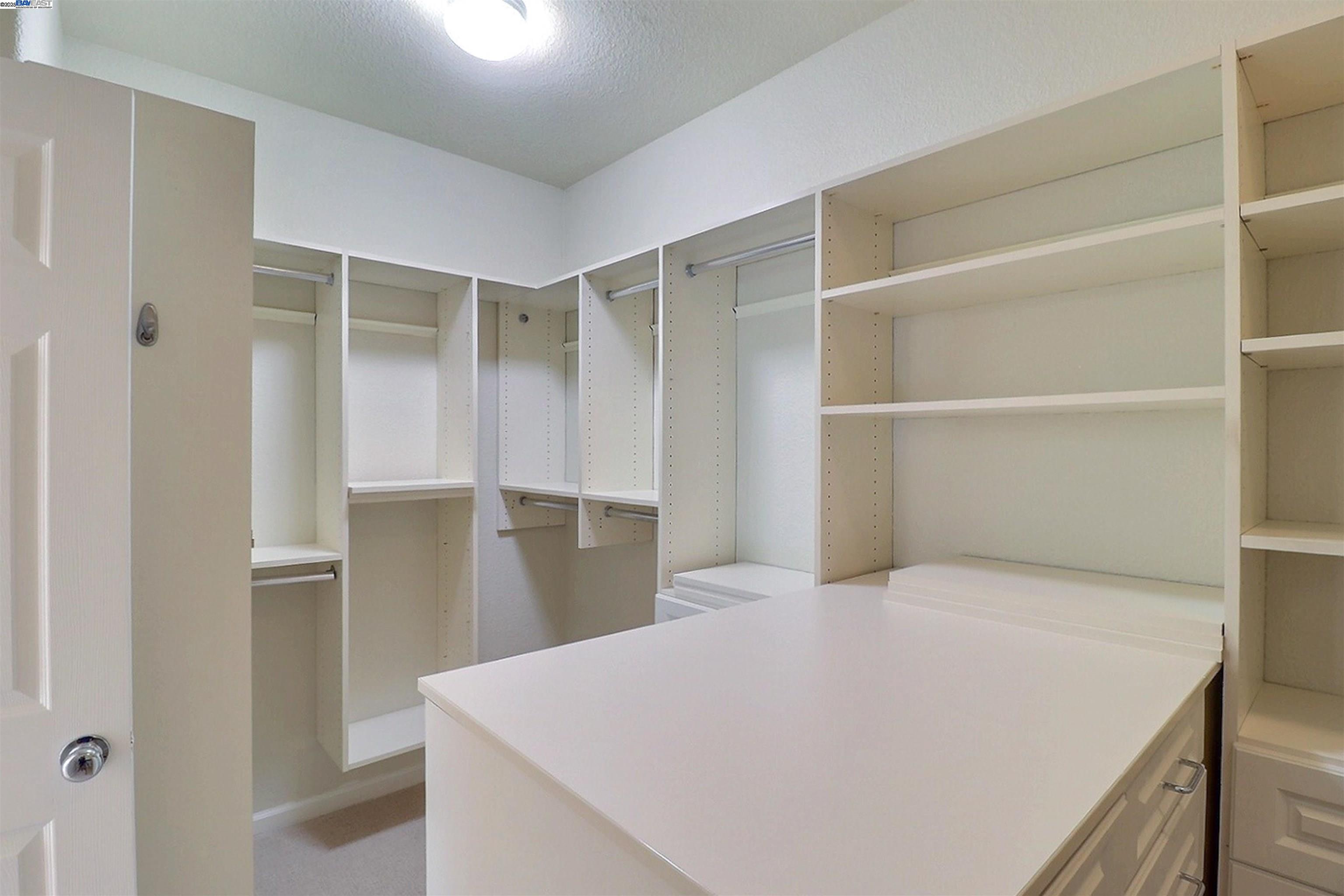 531 Half Moon Ct