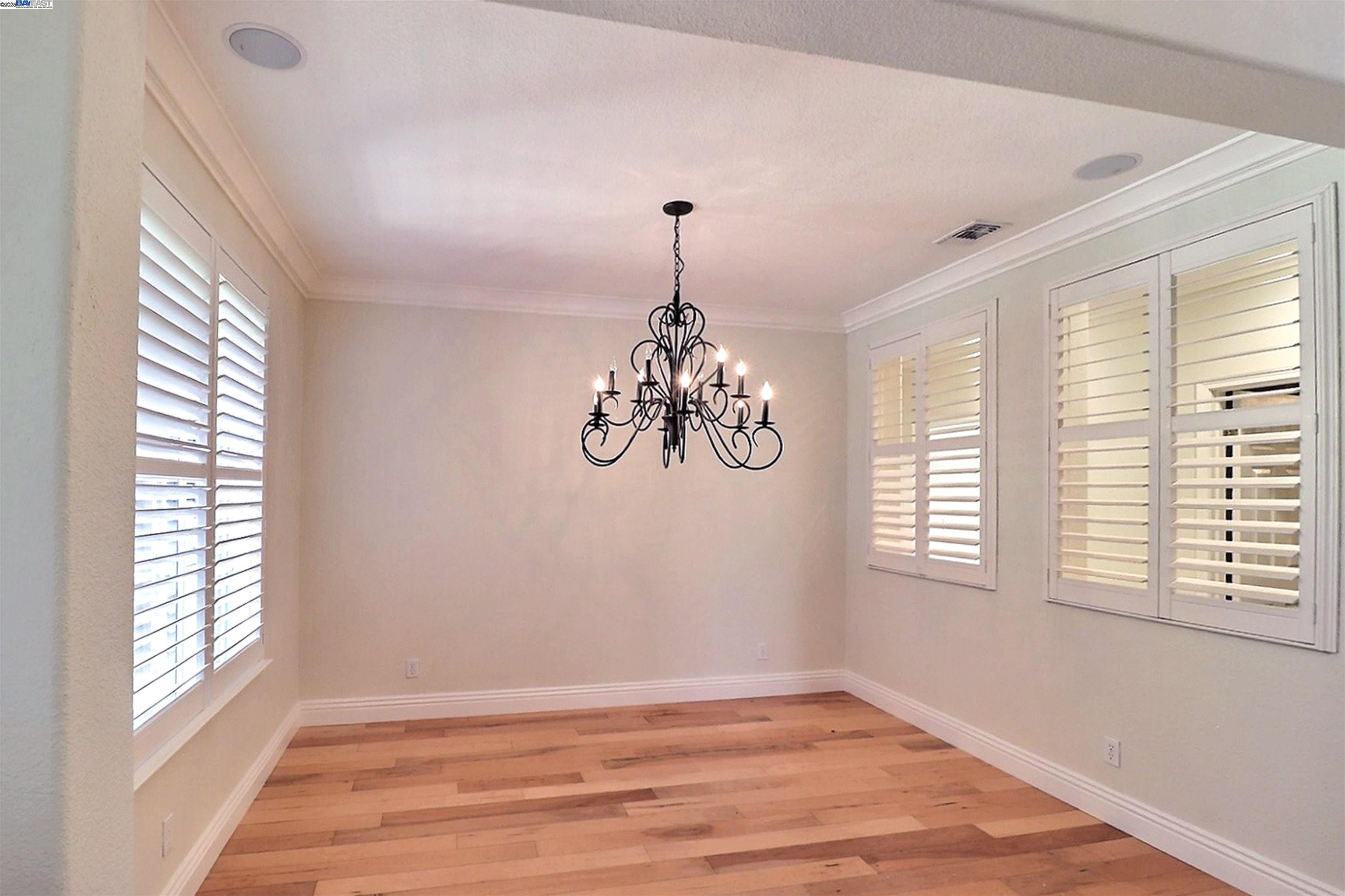 531 Half Moon Ct