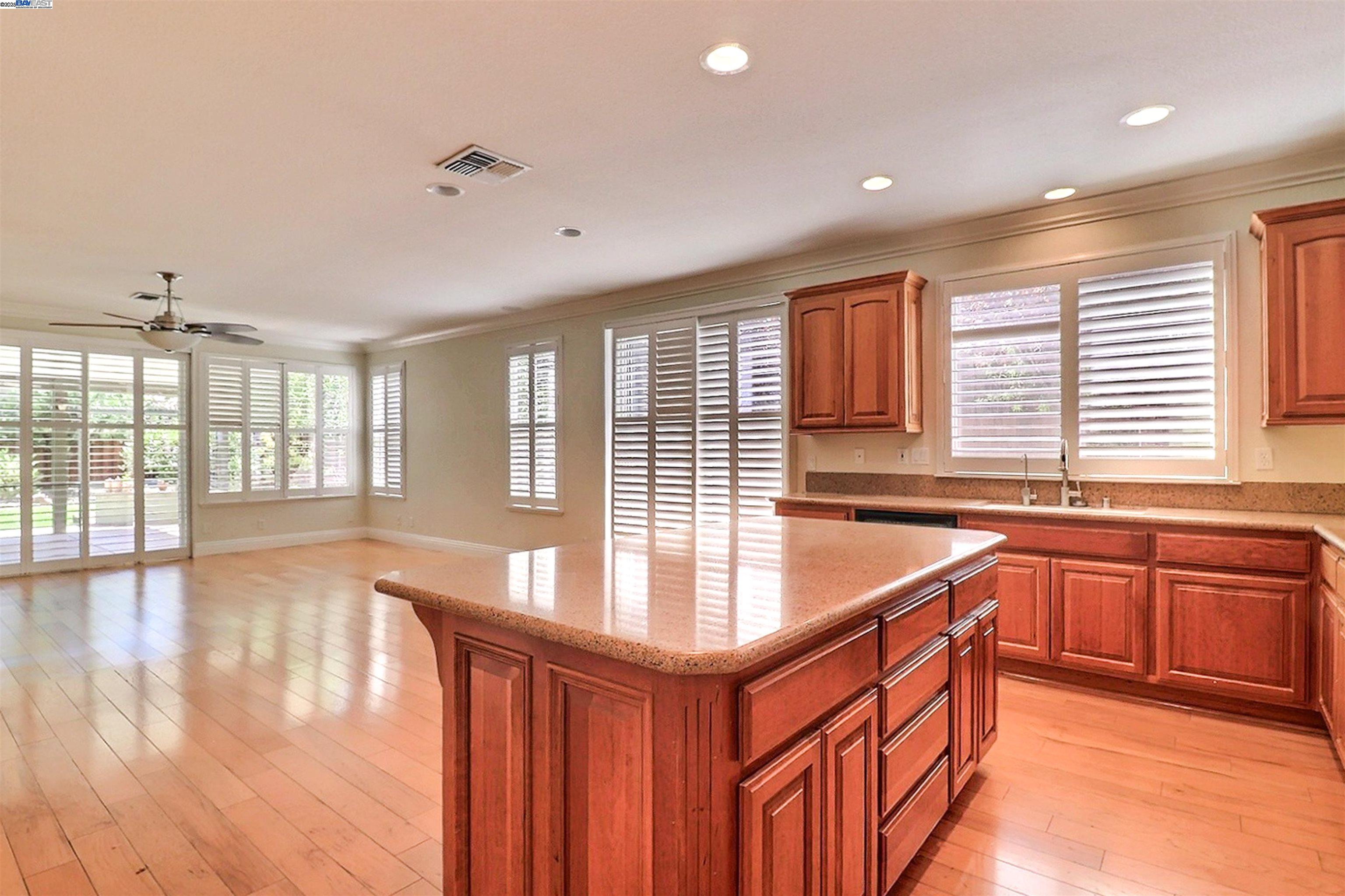 531 Half Moon Ct