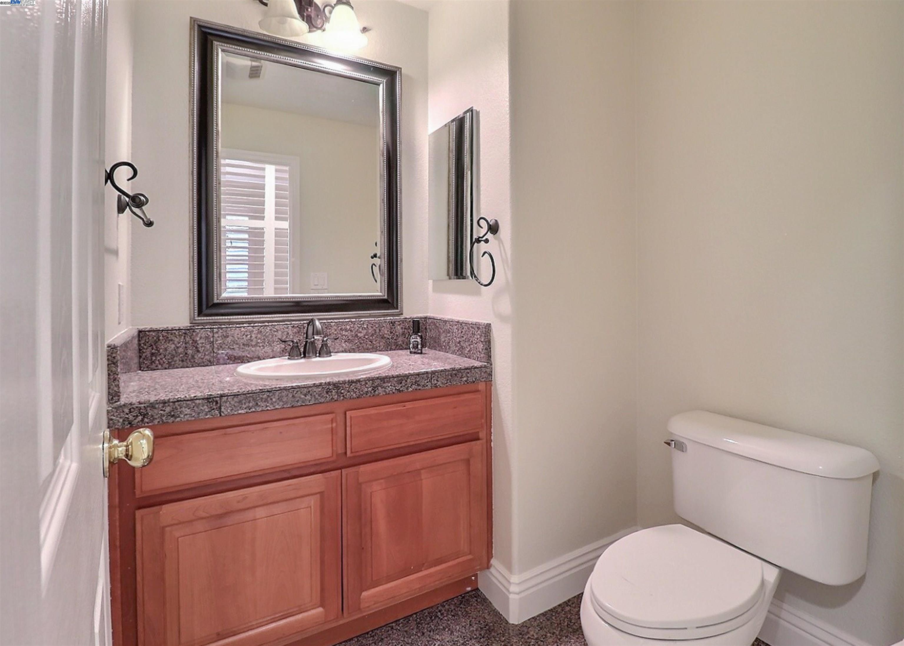 531 Half Moon Ct