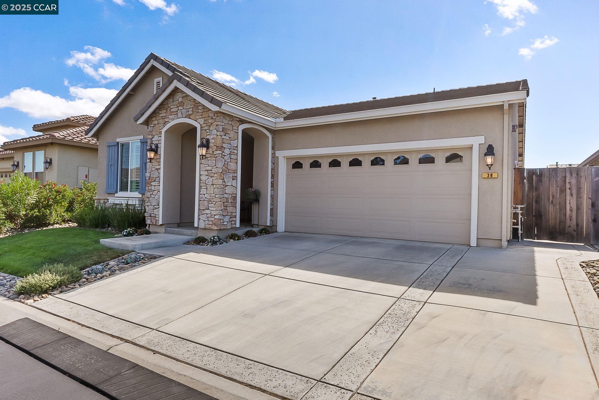38 Outrigger Way