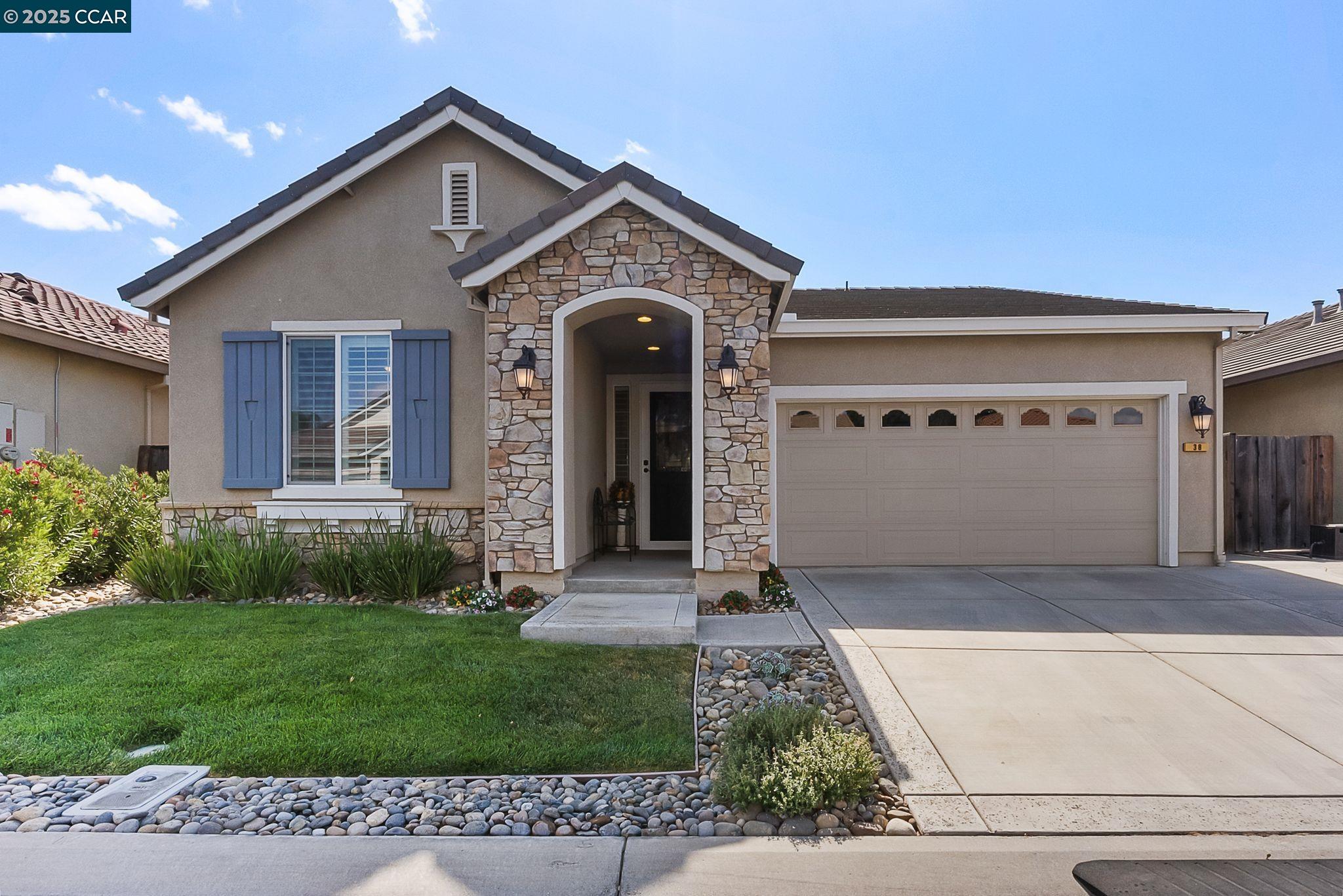 38 Outrigger Way
