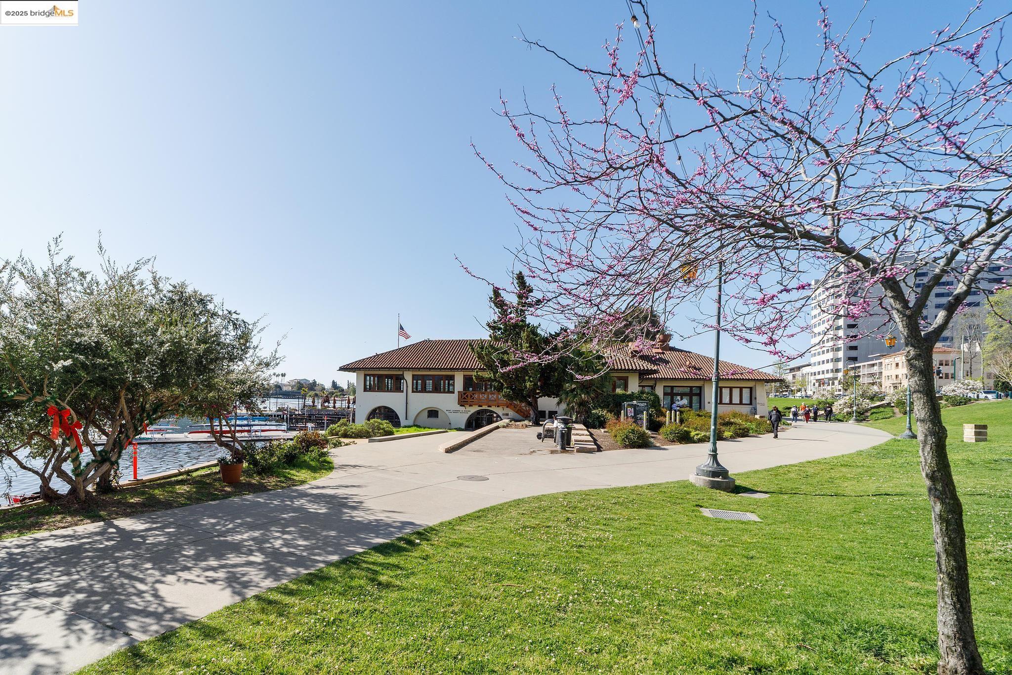 1555 Lakeside Dr # 94