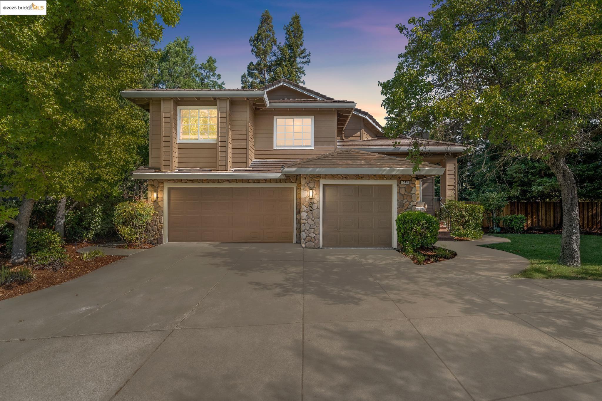 579 Grimsby Ln