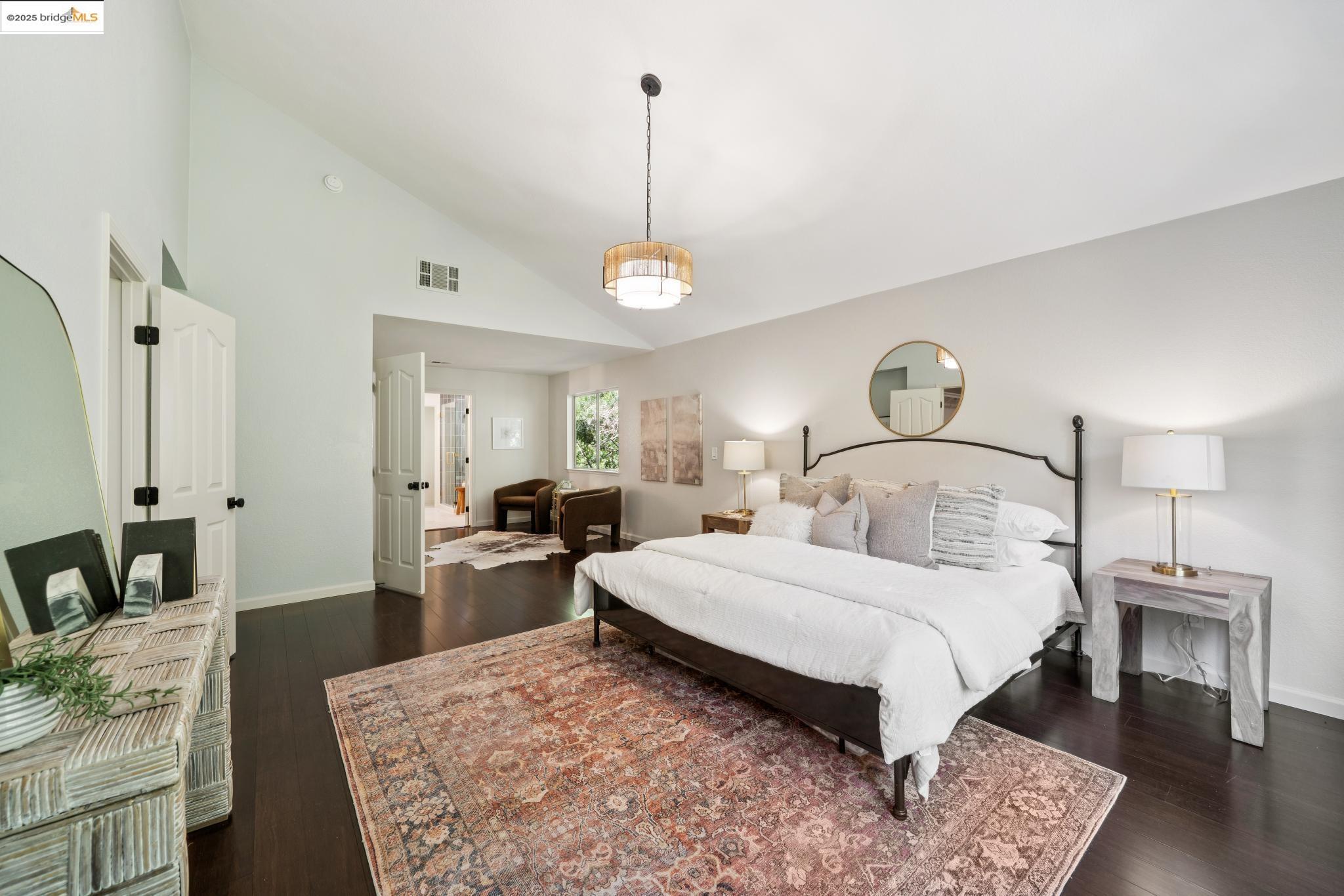 579 Grimsby Ln
