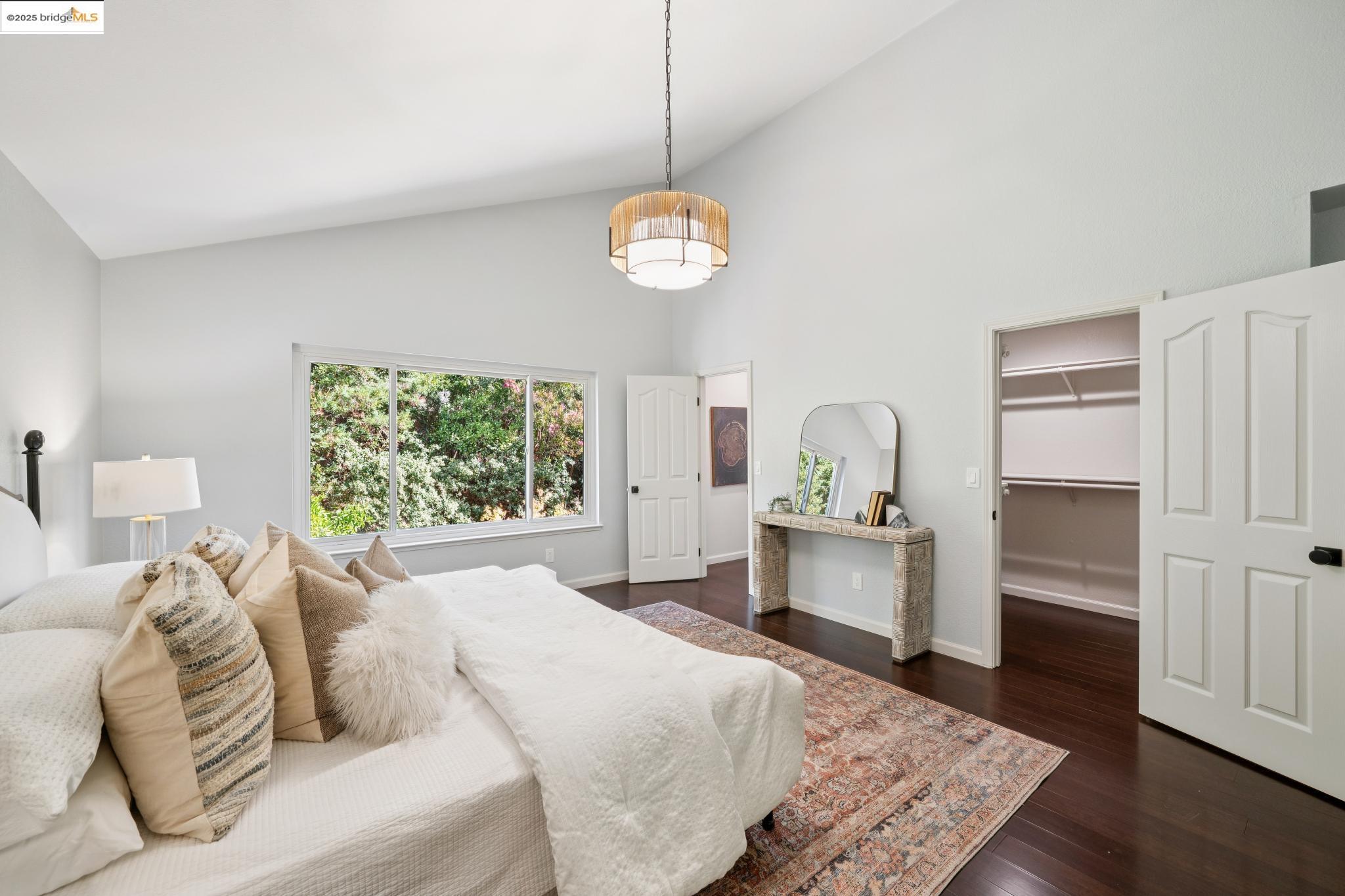 579 Grimsby Ln