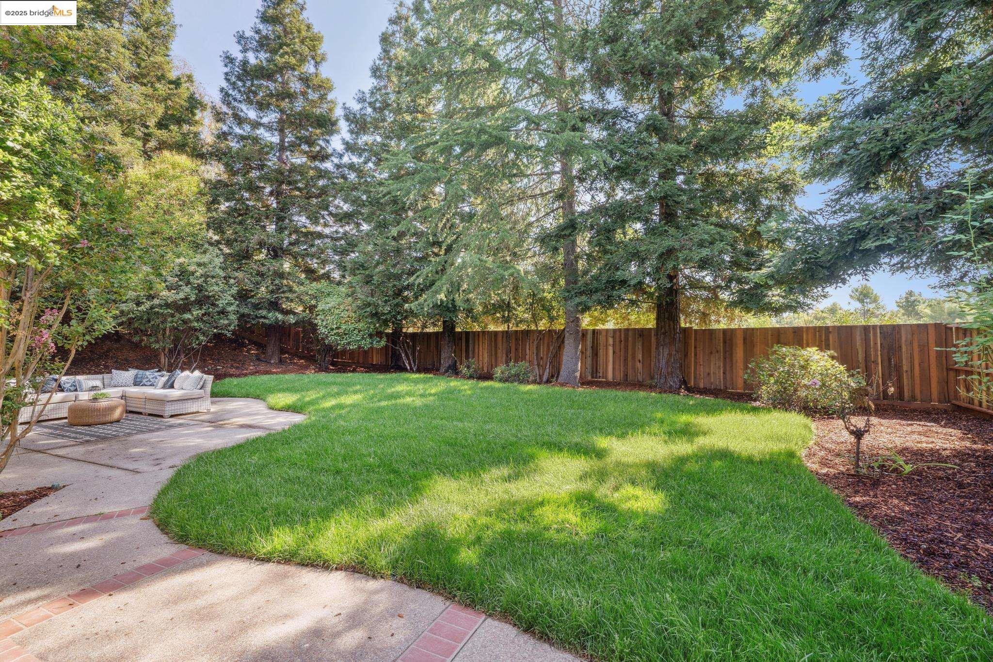 579 Grimsby Ln